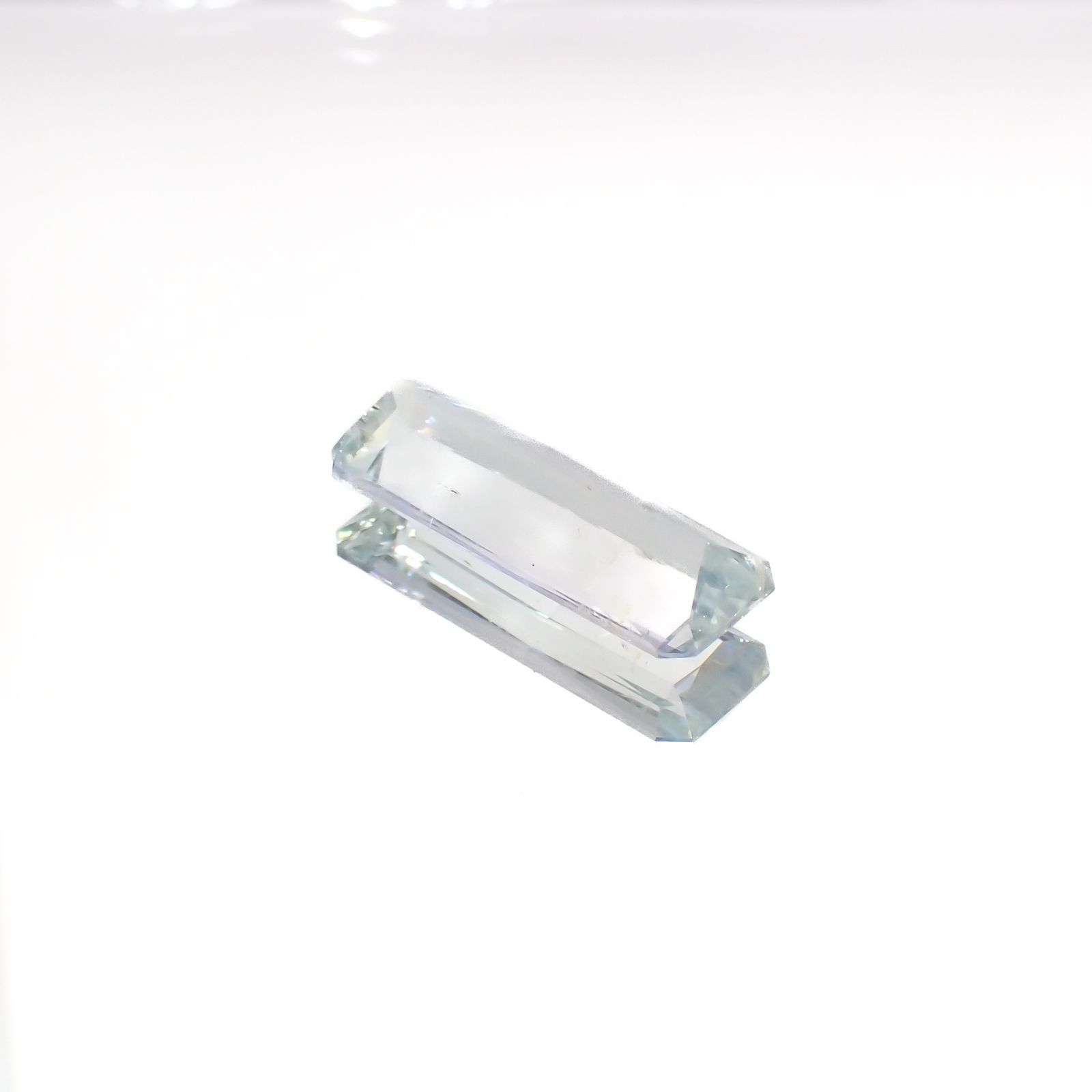 ジェレメジェバイト(宝石名エレメジェバイト)ナミビア産 3.221ct ソ付(彩珠)[220616458]16x5.8mm前後