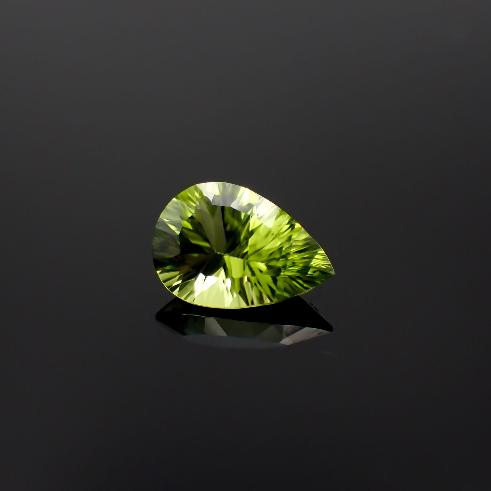 ◇コンケーブカット◇ペリドット 中国産 1.73ct[230622295]10x6.9mm