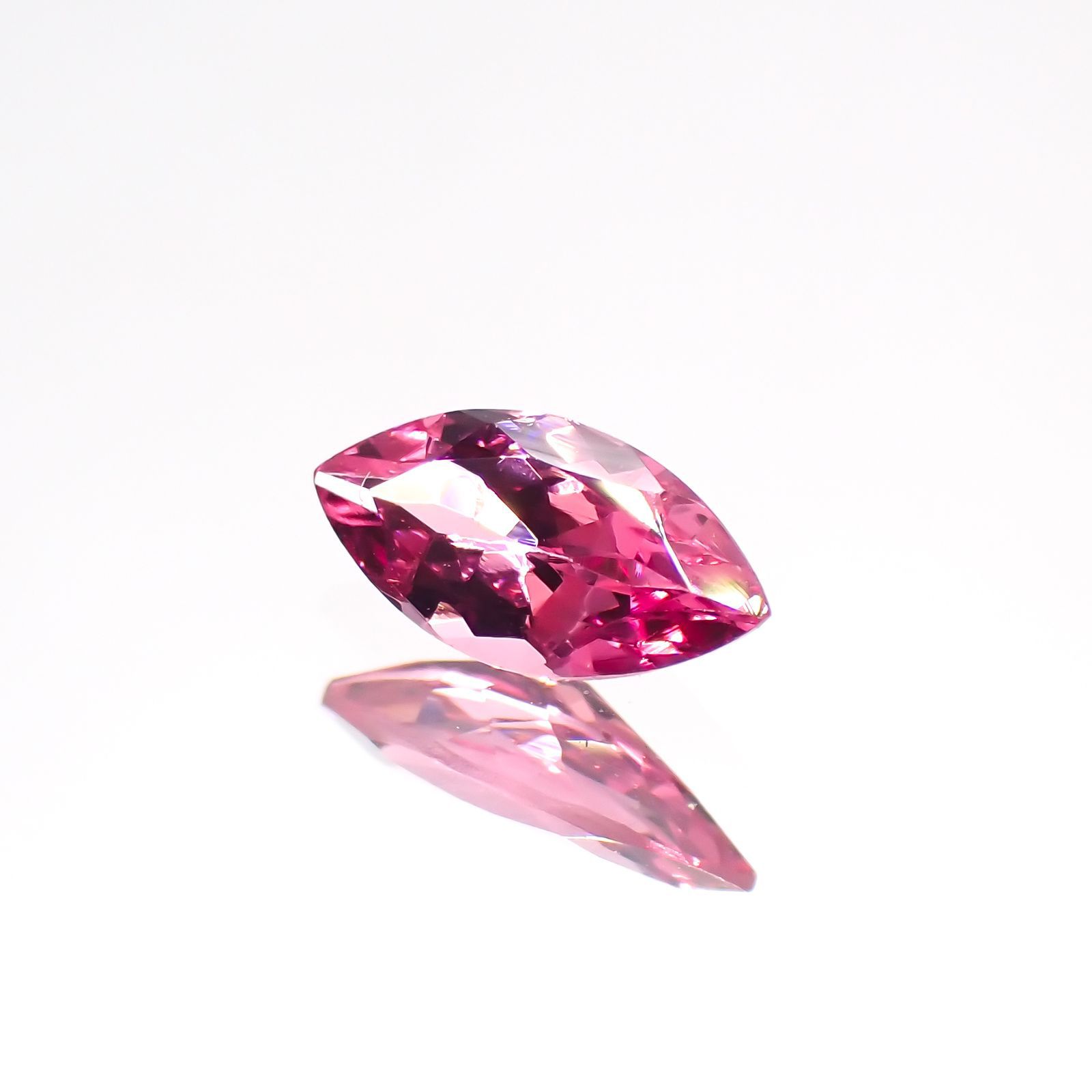ホットピンクスピネル(宝石名ピンク・スピネル)タンザニア産 0.35ct 識別済[230823040]7x3.4mm前後
