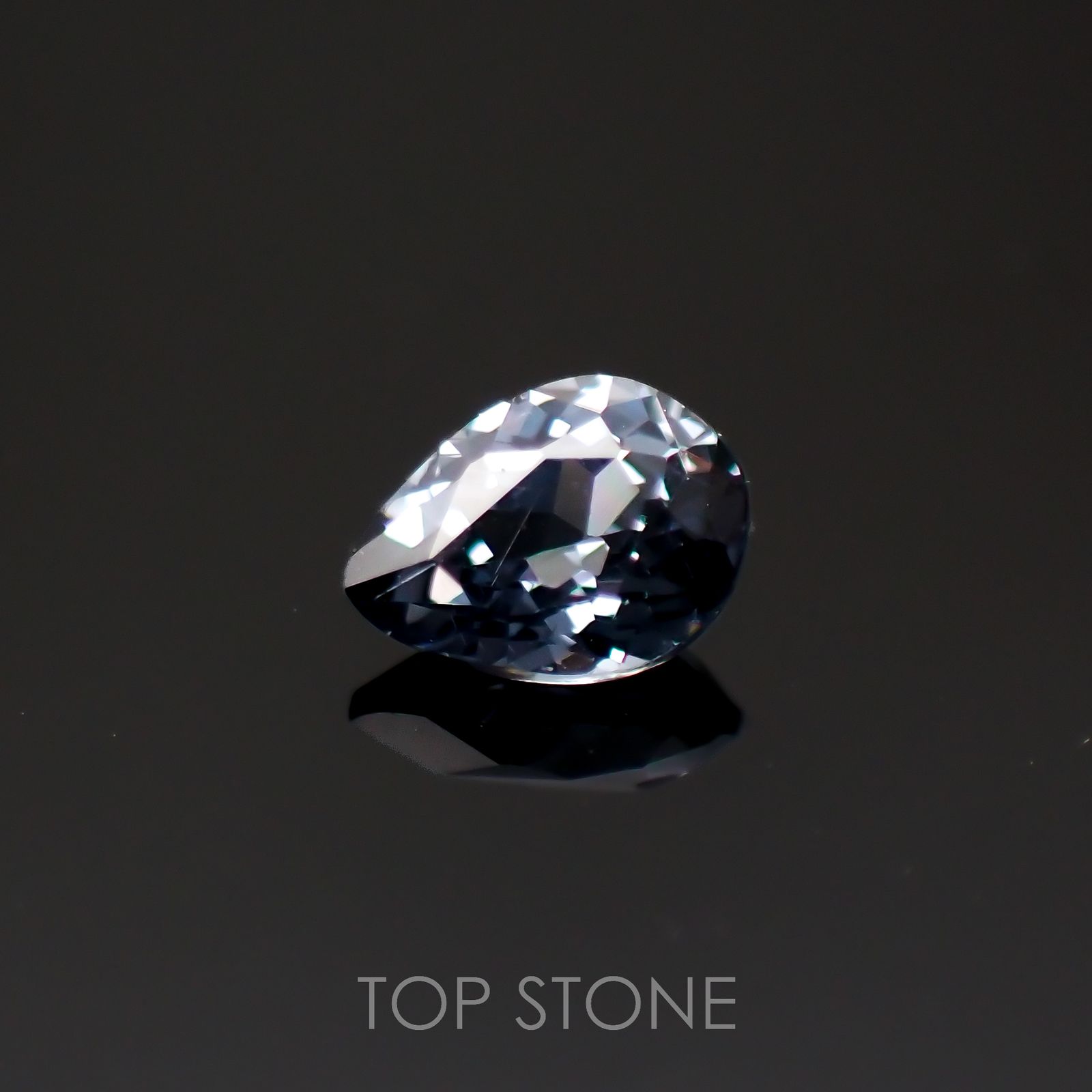 カラーチェンジガーネット アレキタイプ(宝石名ガーネット)マダガスカル・ベキリー産 0.15ct 識別済[220917664]3.8x2.8mm前後