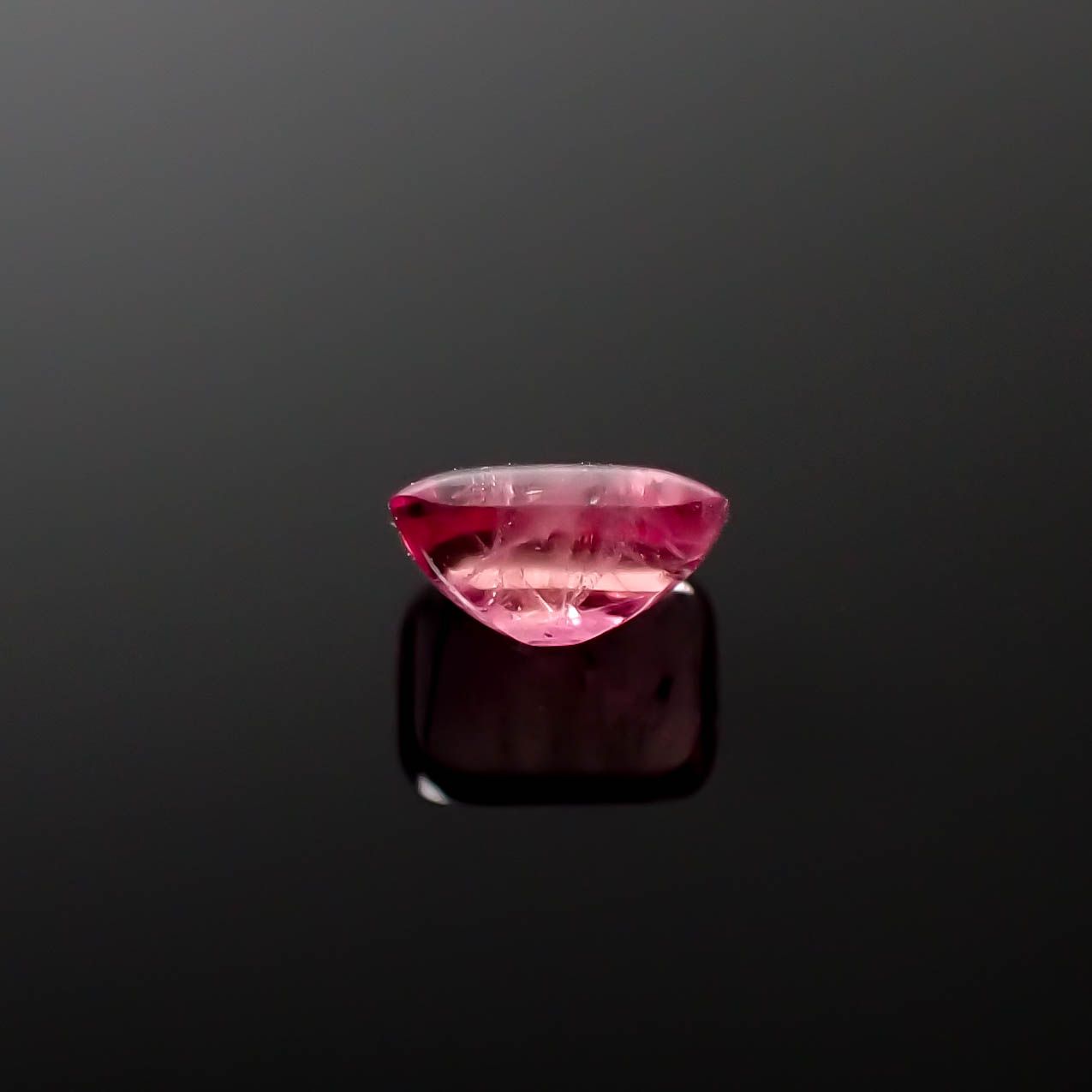 ◇バフカット◇レッドベリル/ピンクベリル アメリカ・ユタ州産 0.24ct[240326680]4.3x3.4mm前後