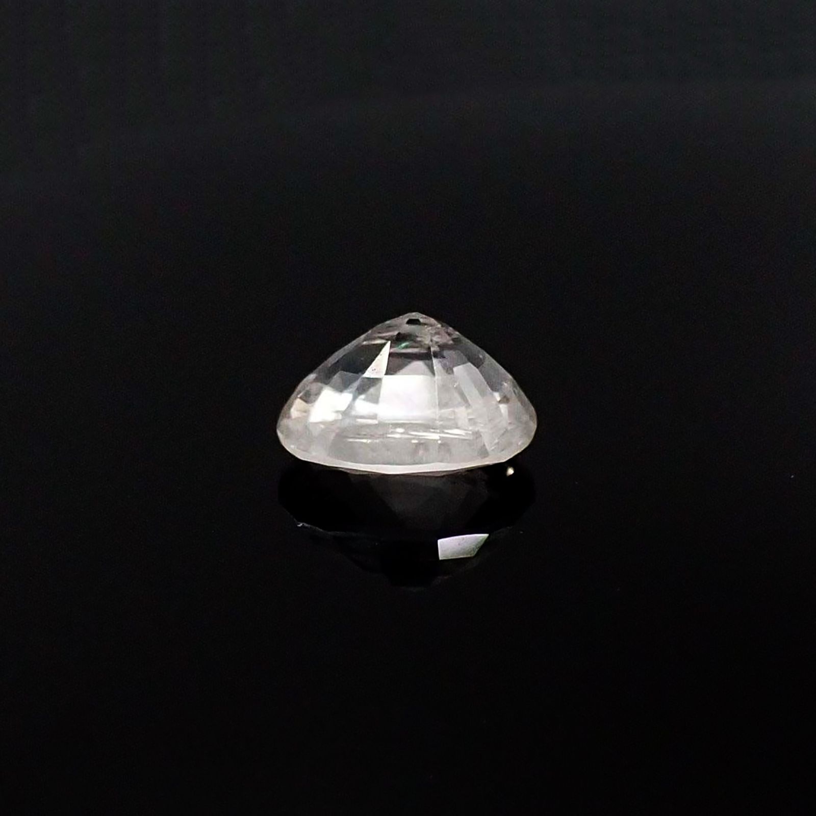 ポードレッタイト カラーレス(宝石名ホワイト・ポードレッタイト)ビルマ産 ソ付(彩珠) 0.515ct / 5.7x5.1mm前後 [260722817]