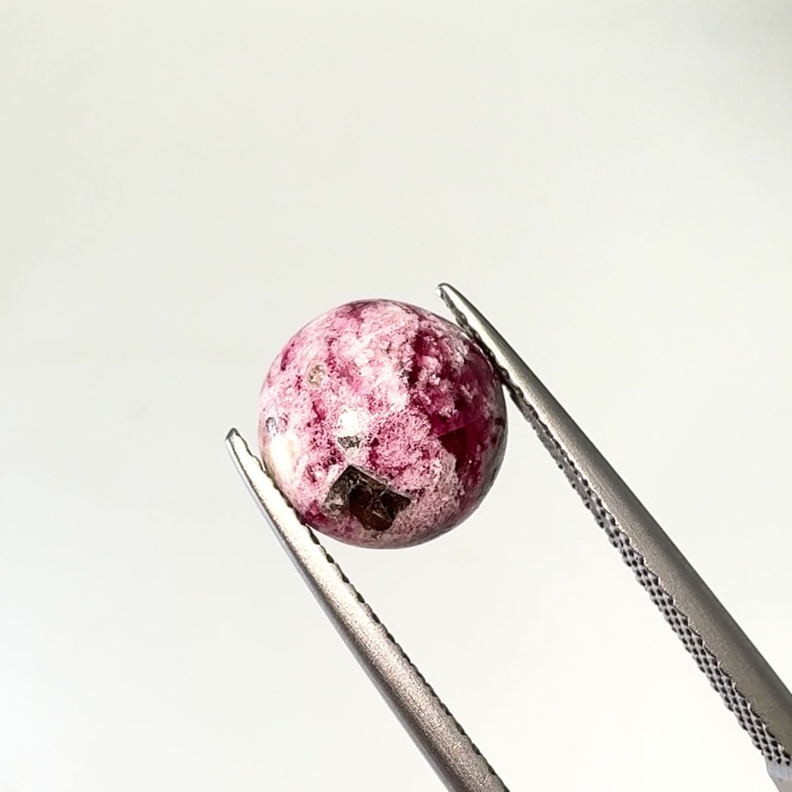 レッドベリル/ピンクベリル(母岩付き) アメリカ・ユタ州産 2.25ct