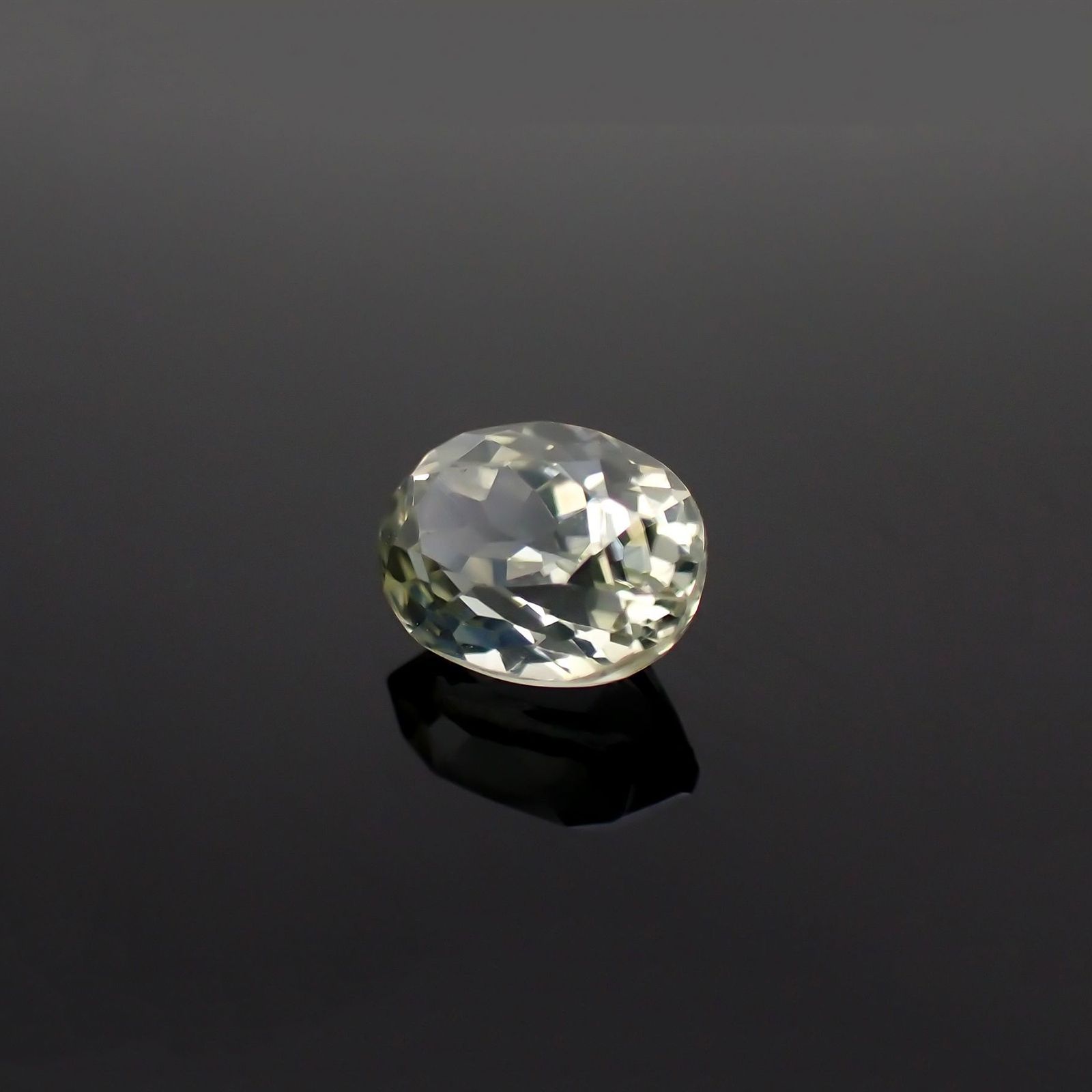 シリマナイト(宝石名シリマナイト)インド産 識別済 1.84ct / 8.1x6.2mm前後 [221018462]