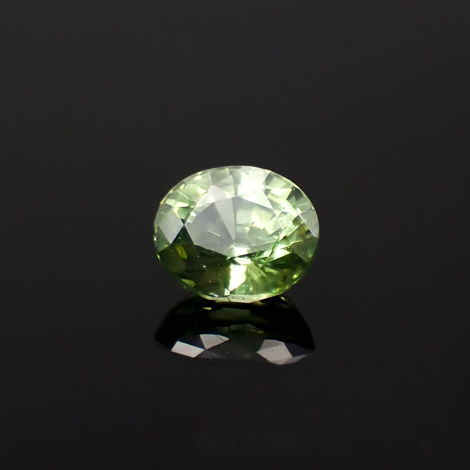 グリーンジルコン(宝石名ジルコン)スリランカ/カンボジア産 0.75ct 識別済[230220688]5.4x4.6mm前後