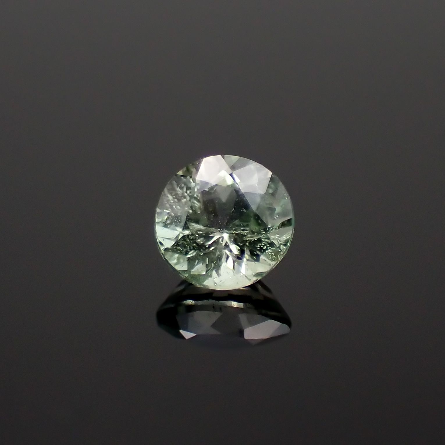 バナジウムコーネルピン(宝石名コーネルピン)タンザニア・タンガ州産 0.30ct 識別済[230320936]4x4mm前後