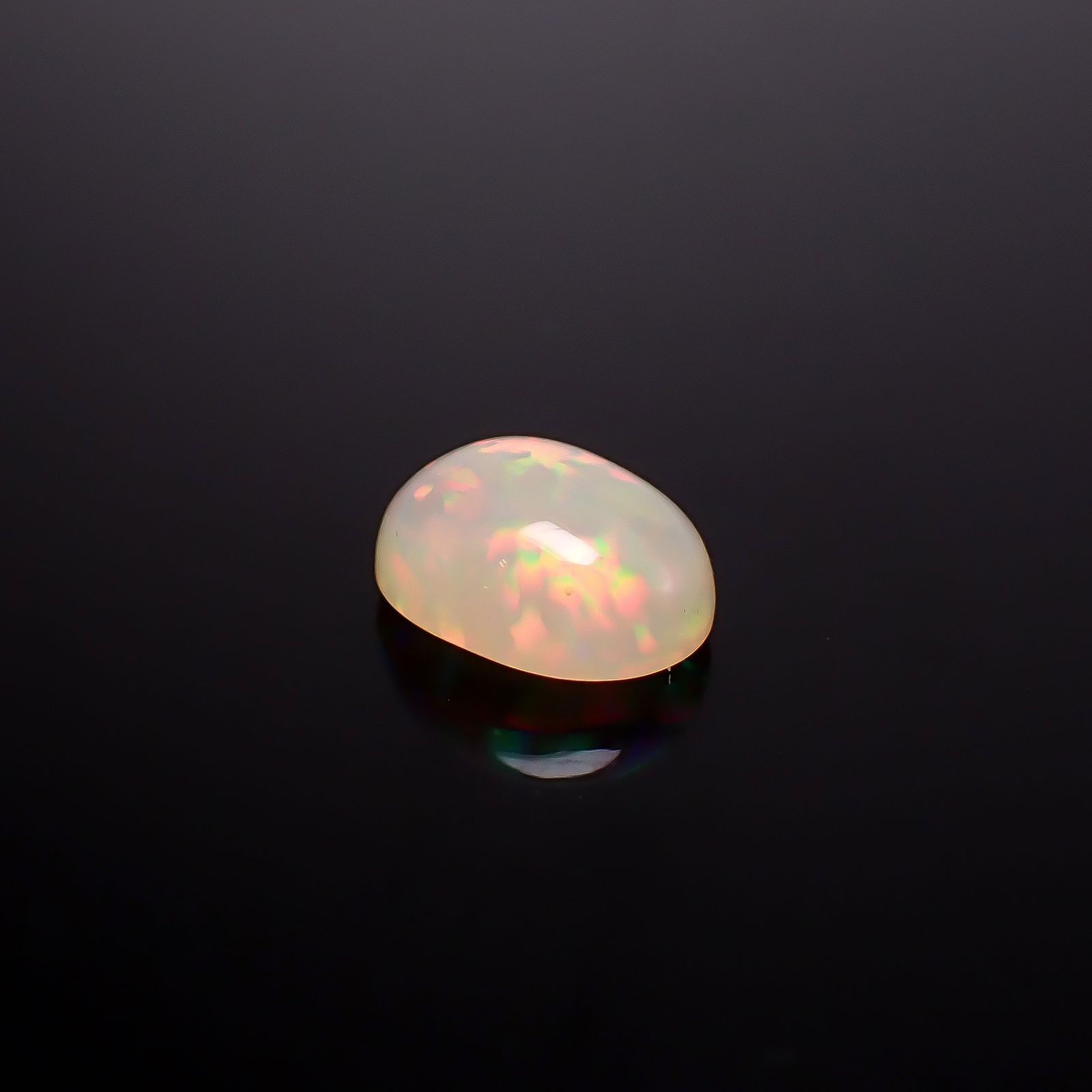 エチオピアオパール(宝石名オパール)エチオピア産 ソ付(彩珠) 2.486ct / 11.1x8.9mm前後 [260722823]