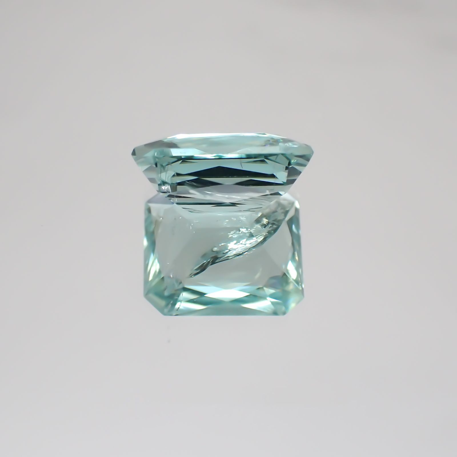 パライバトルマリン(宝石名トルマリン/別名パライバ・トルマリン) モザンビーク産 6.620ct ソ付(宝貴協)[21049392]12.5×10.9mm前後