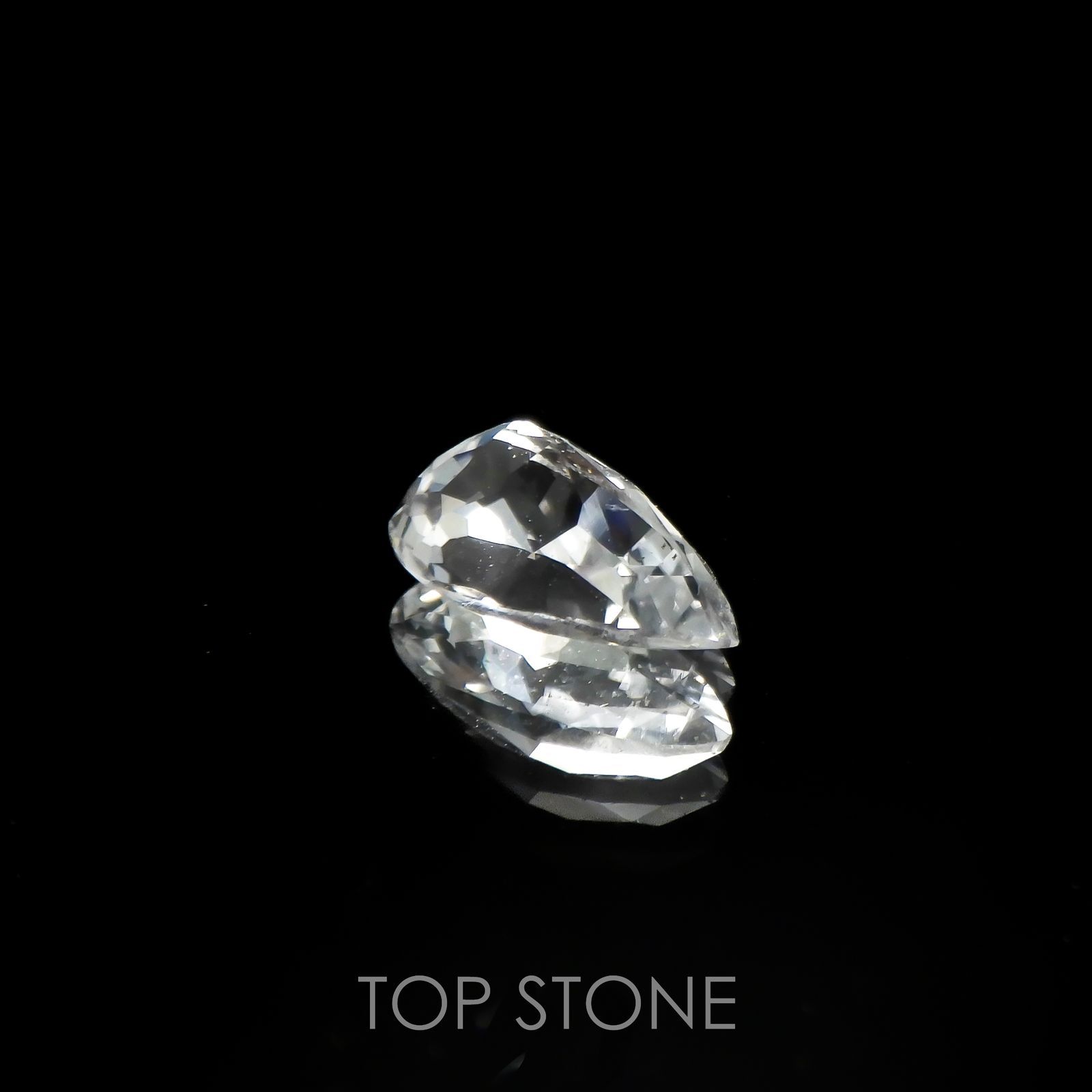 フェナカイト(宝石名フェナカイト)マダガスカル産 0.49ct 識別済[220817417]7.1x4mm前後