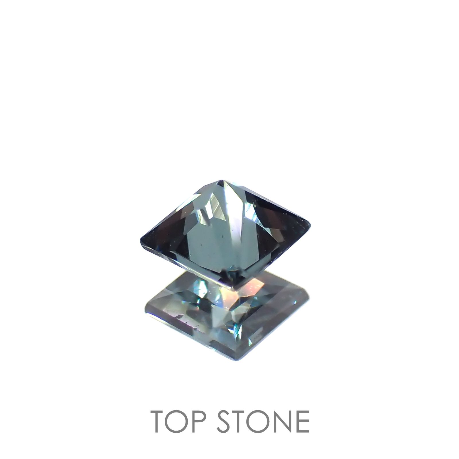 ◇プリンセスカット◇カラーチェンジガーネット アレキタイプ(宝石名ガーネット)マダガスカル・ベキリー産 0.17ct 識別済[221219614]2.8x2.8mm前後