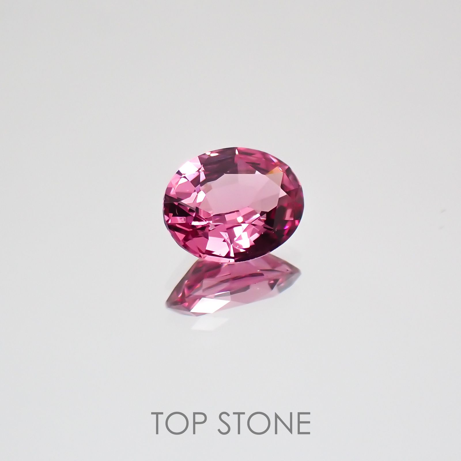 ホットピンクスピネル タンザニア産 ルース 0.37ct[210510853]5.1×4.2mm前後