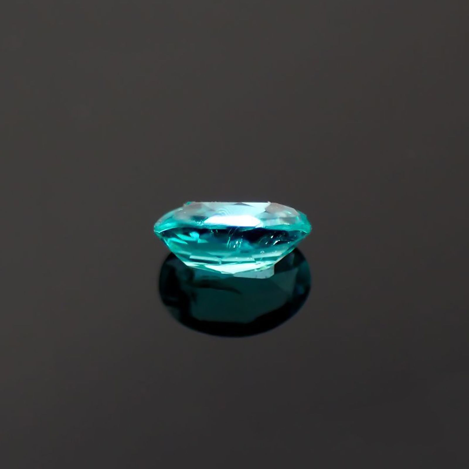 パライバトルマリン(宝石名トルマリン/別名パライバ・トルマリン)ブラジル産 識別済 0.069ct / 3.1x2.2mm前後 [221018774]