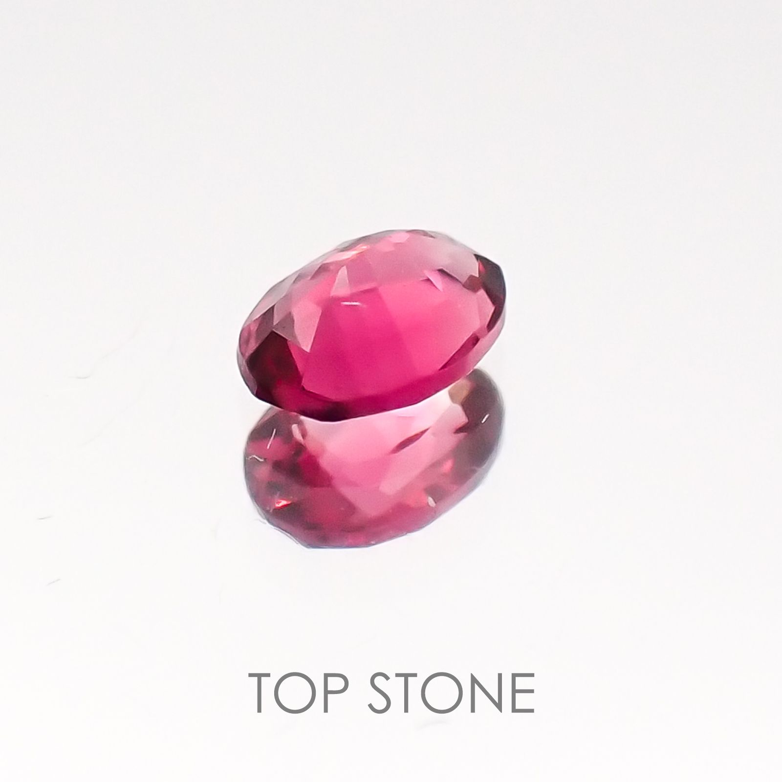 レッドスピネル タンザニア産 ルース 0.19ct[20117697]3.9×3mm前後