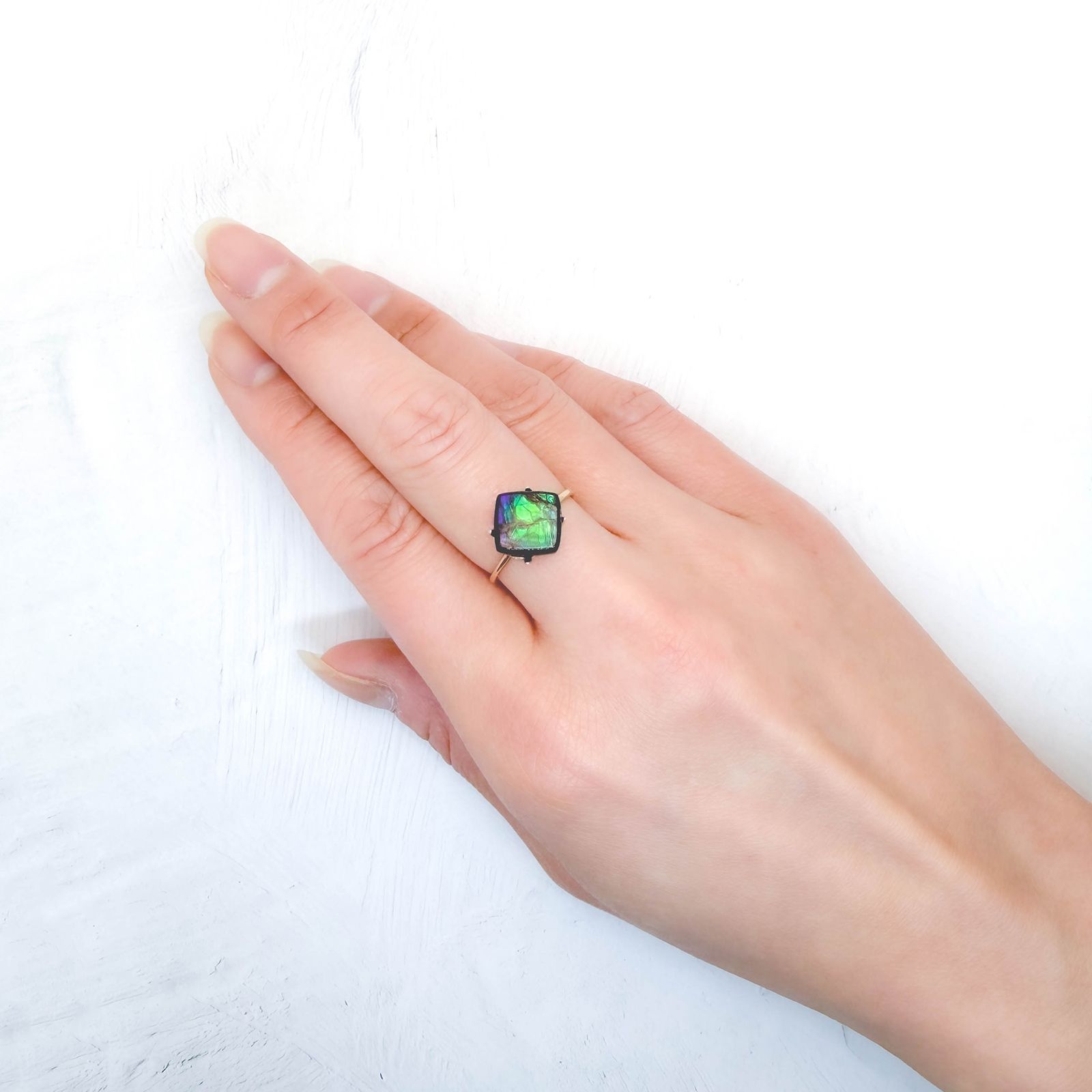 アンモライト トリプレット カナダ産 4.60ct / 9.4x9mm前後 [260331790]