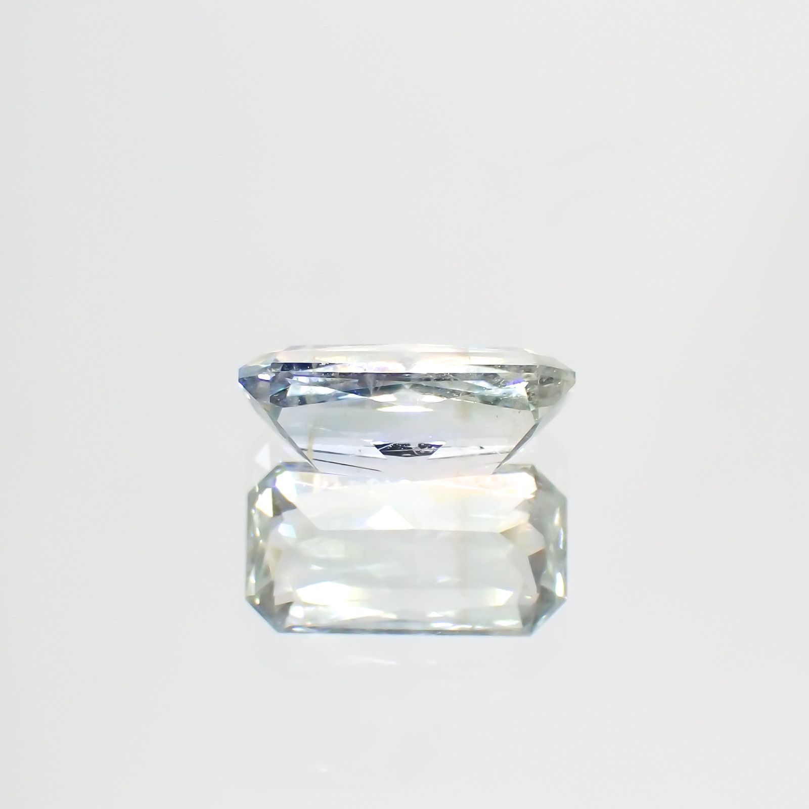 ジェレメジェバイト(宝石名エレメージェバイト)ナミビア産 1.418ct ソ付(彩珠)[230823130]9.2x5mm前後