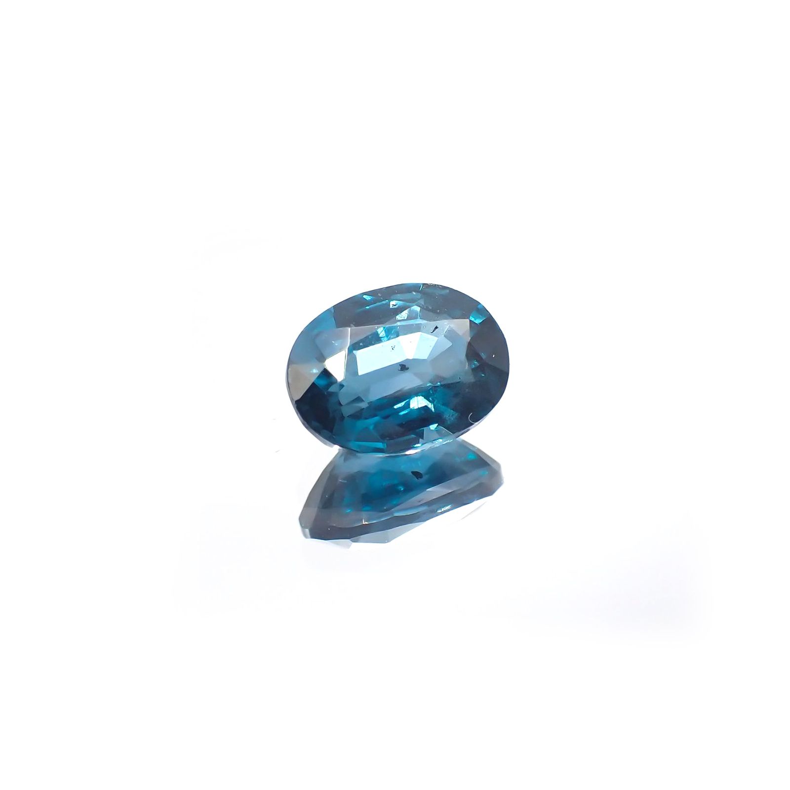 オーシャンブルーカイヤナイト(宝石名カイヤナイト) インド・オリッサ州産 2.40ct 識別済[210912369]9.1×6.7mm前後