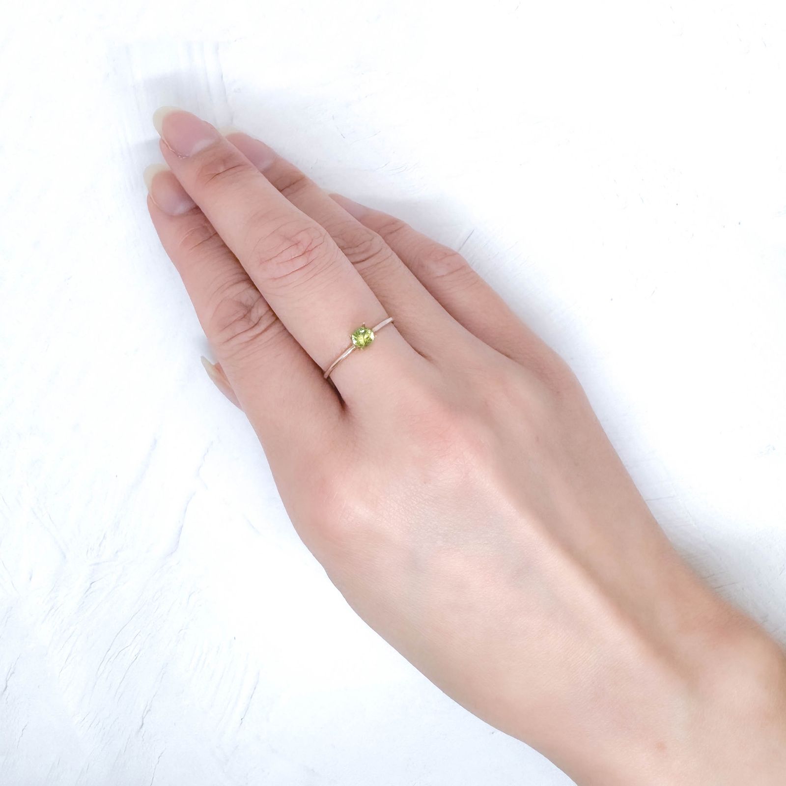 スフェーン(宝石名スフェーン)マダガスカル産 識別済 0.30ct / 4x4mm前後 [251231371]