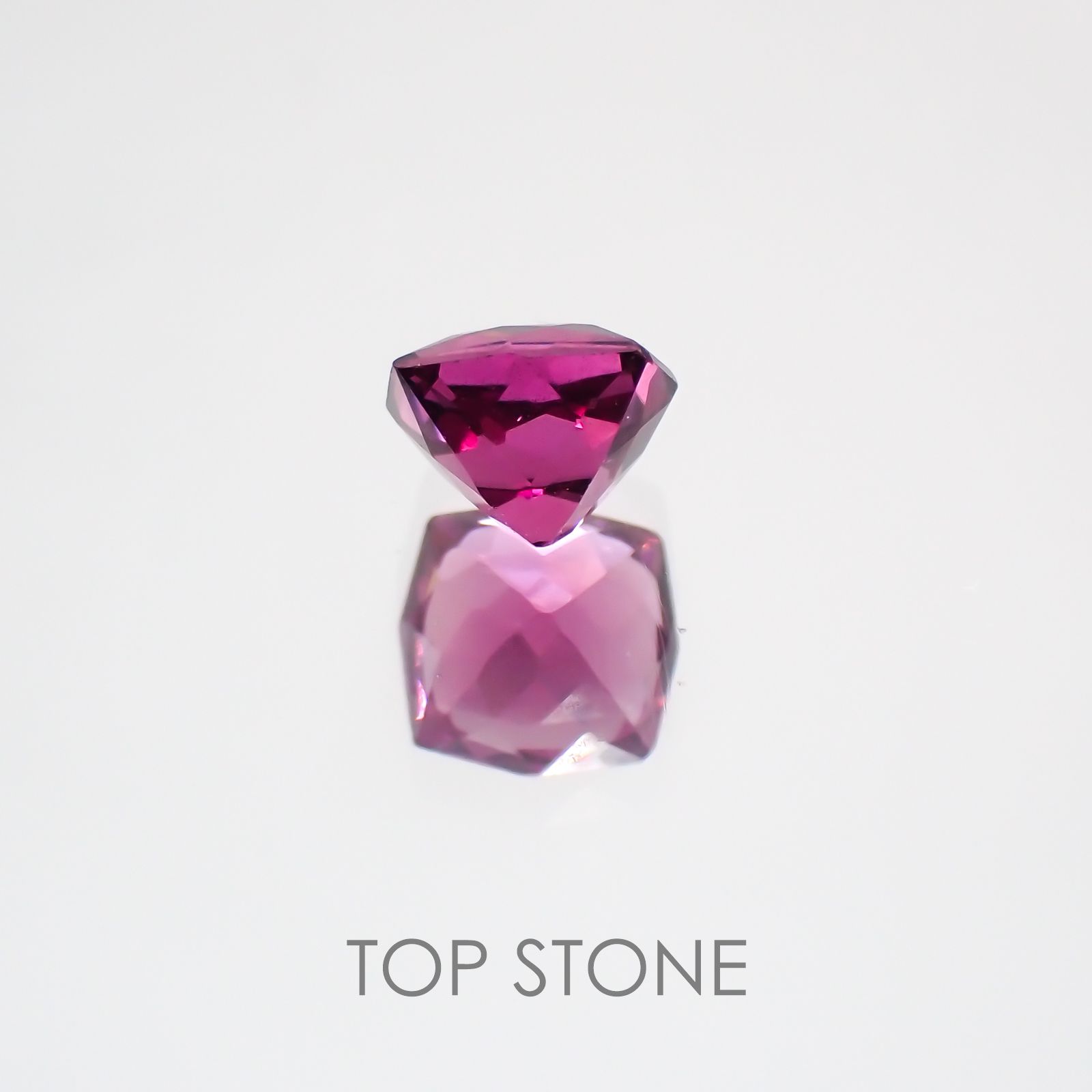 ◇カスタムカット◇グレープガーネット(宝石名ガーネット) ブラジル産 0.52ct 識別済[21059700]4.6×4.4mm前後