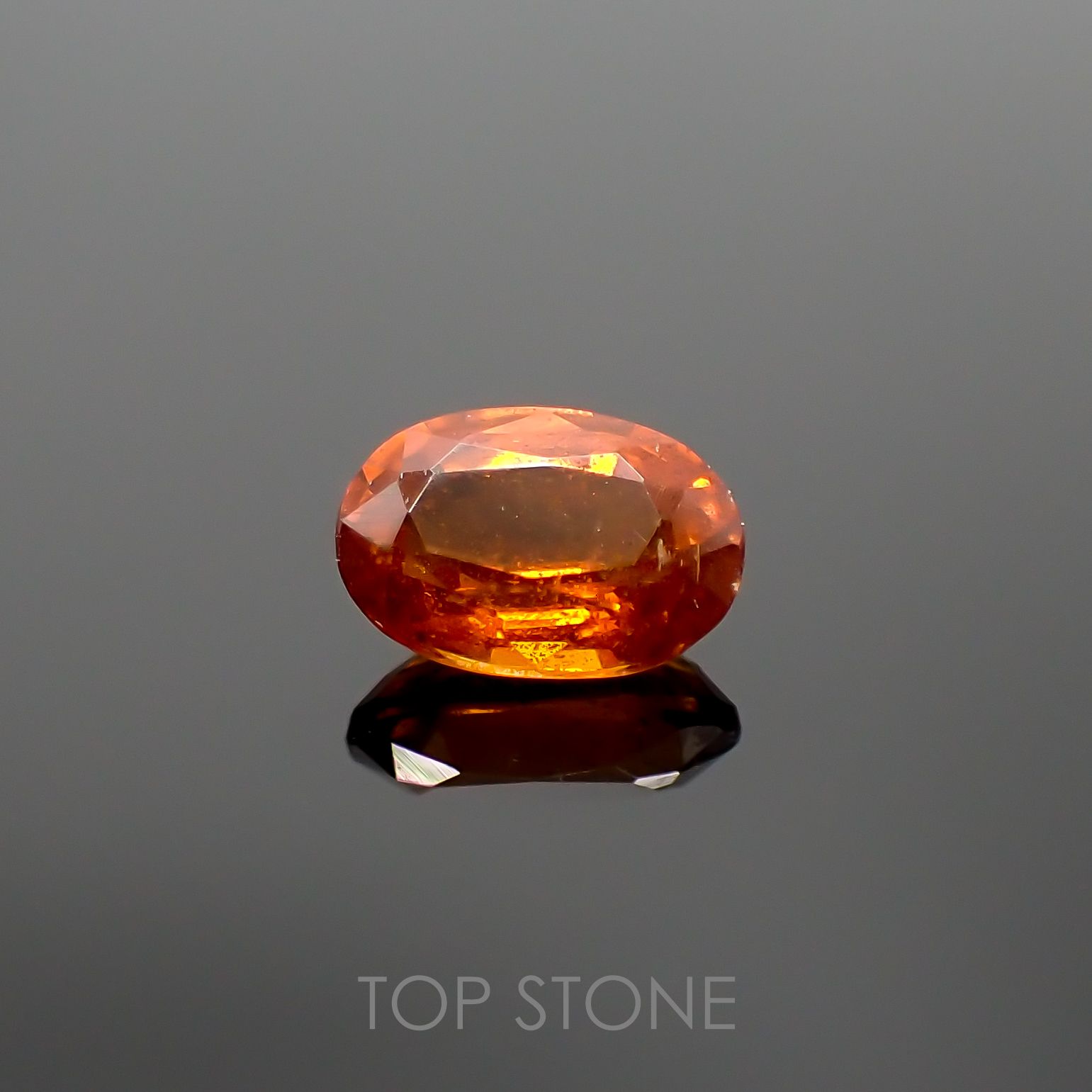 オレンジカイヤナイト(宝石名カイヤナイト) タンザニア産 0.95ct 識別済[210812451]7×4.9mm前後