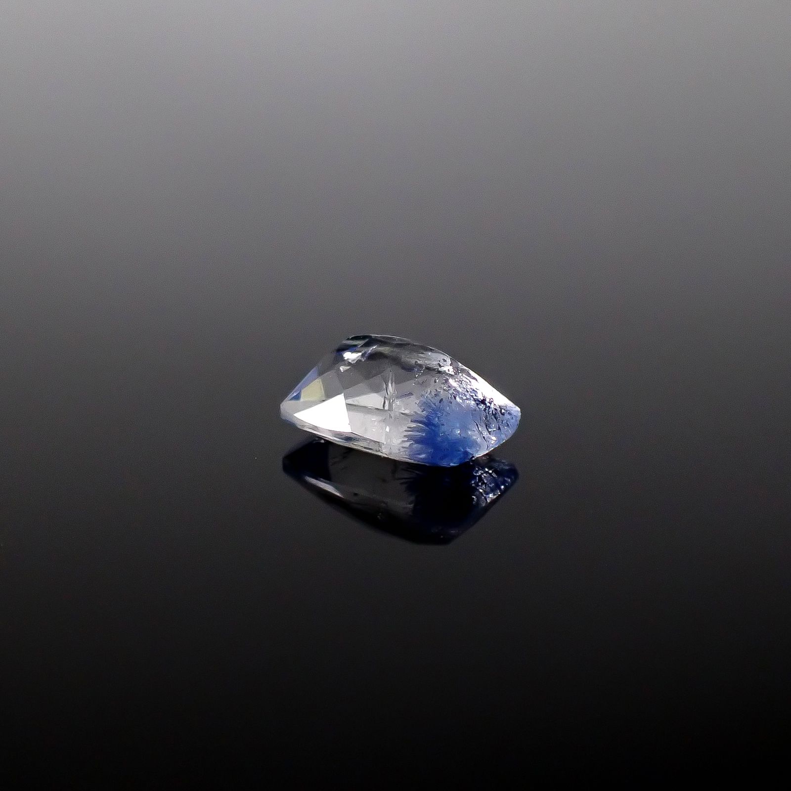 デュモルチェライトインクォーツ ブラジル産 0.81ct / 7.3x4.9mm前後 [260331843]