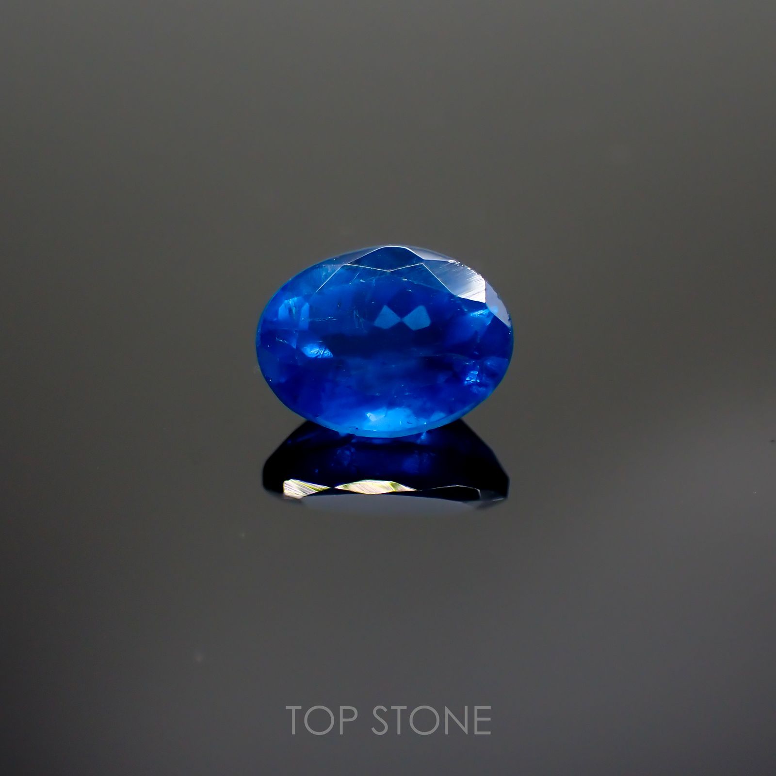 ネオンブルーアパタイト(宝石名アパタイト) ブラジル産 1.26ct 識別済[210712580]7.6×5.8mm前後