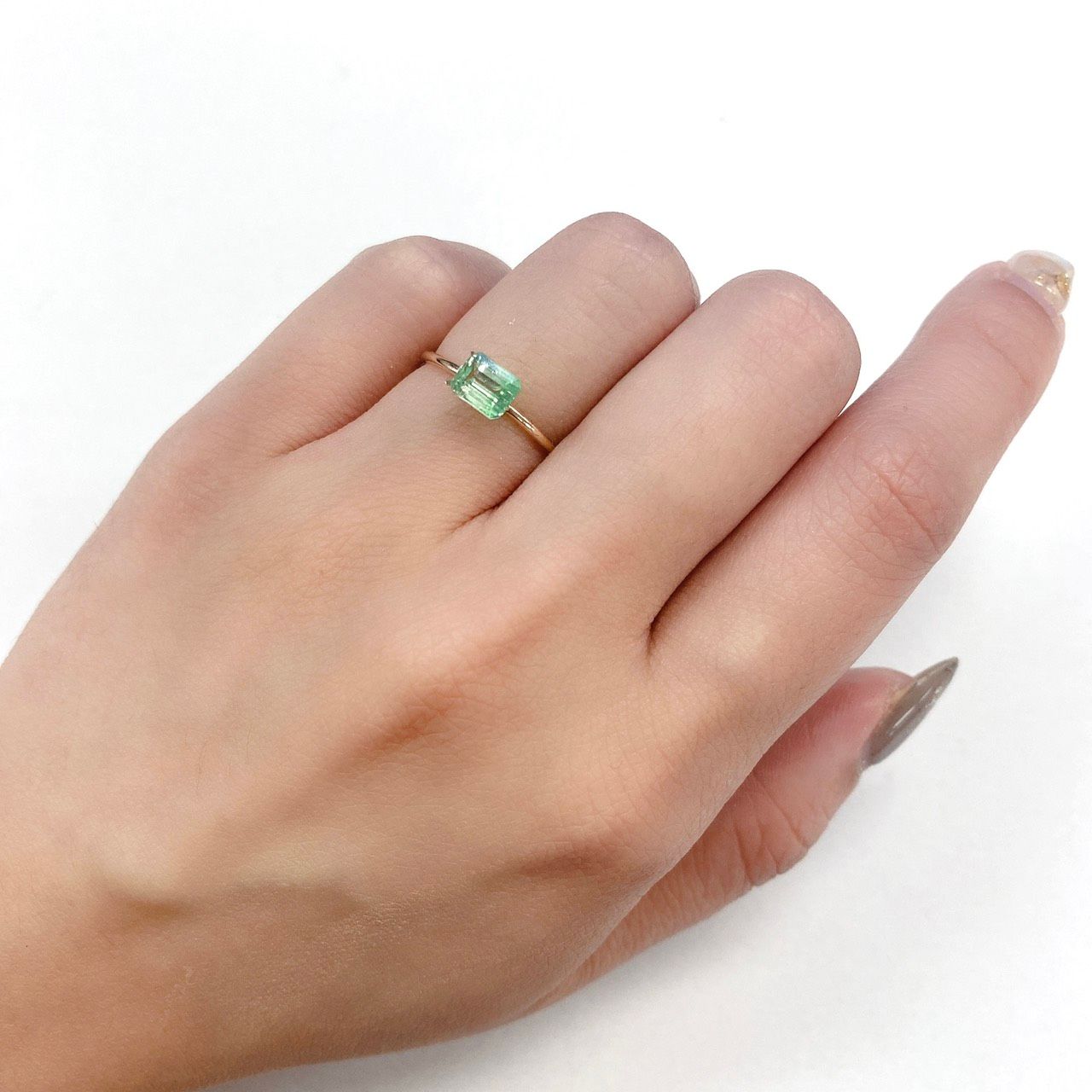 バイカラーツァボライト タンザニア産 ルース 0.9ct[210610920]6×4.5mm前後