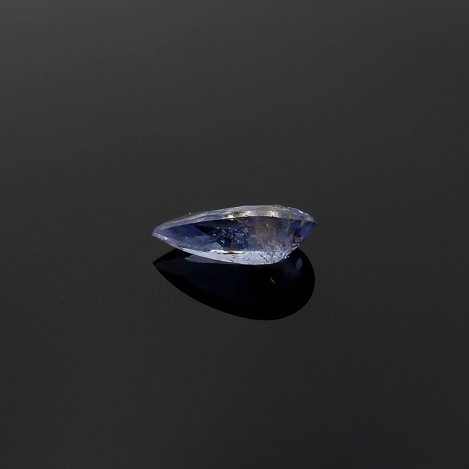 ジェレメジェバイト(宝石名エレメージェバイト)ナミビア産 ソ付(彩珠) 0.311ct / 6.6x3.4mm前後 [230823131]