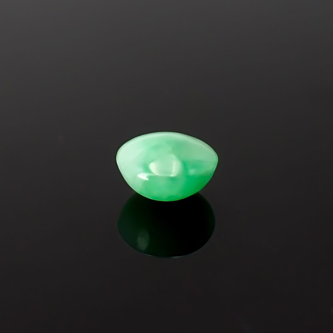翡翠 ビルマ産 0.72ct / 5.4x5.3mm前後 [260532113]