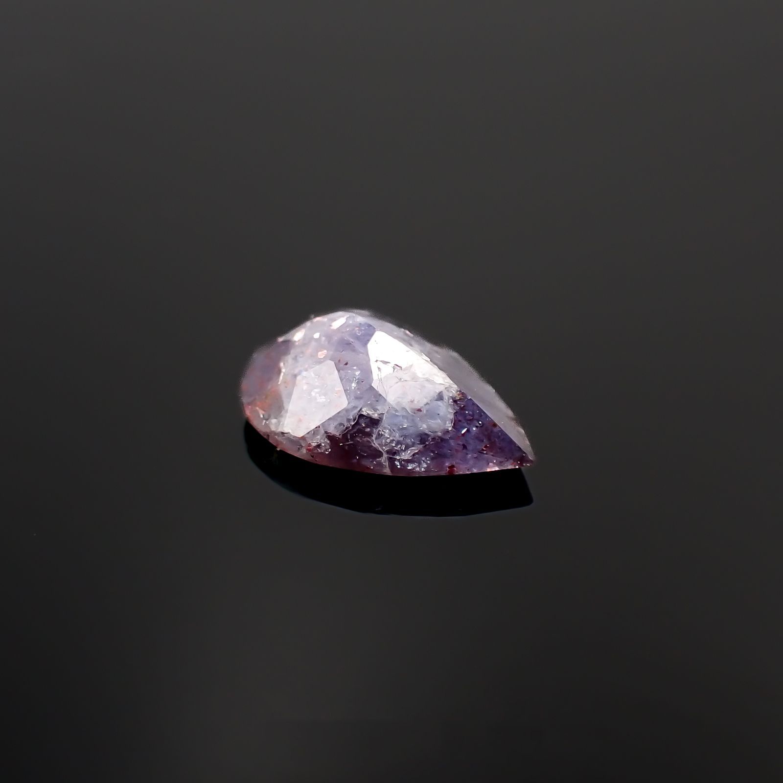 ブラッドショットアイオライト インド産 1.31ct[221219653]10.6x7.6mm前後
