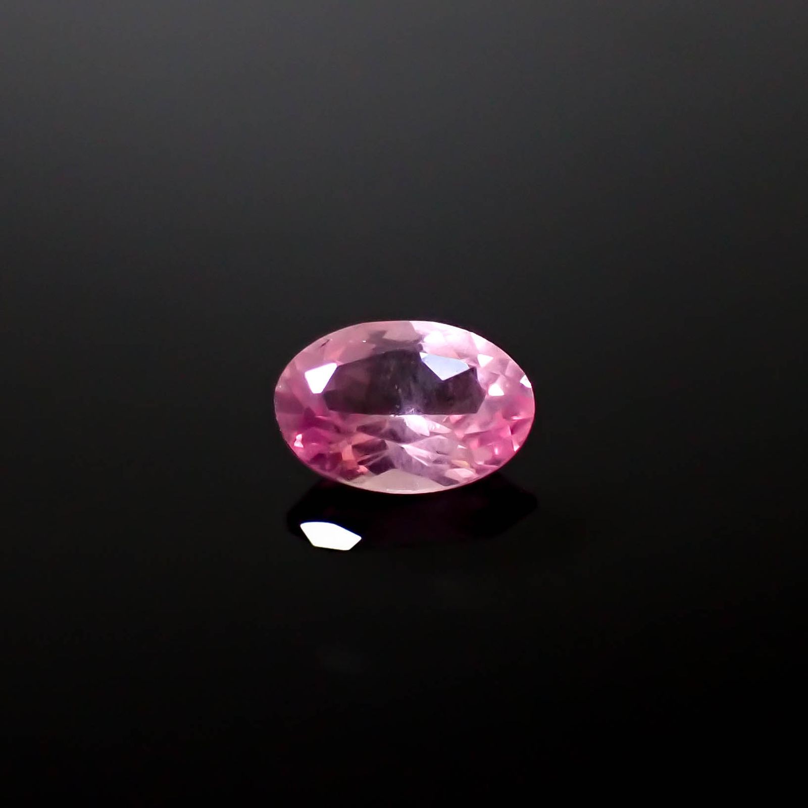 シルキーピンクスピネル タンザニア産 0.48ct [250530337]6x4.1mm前後