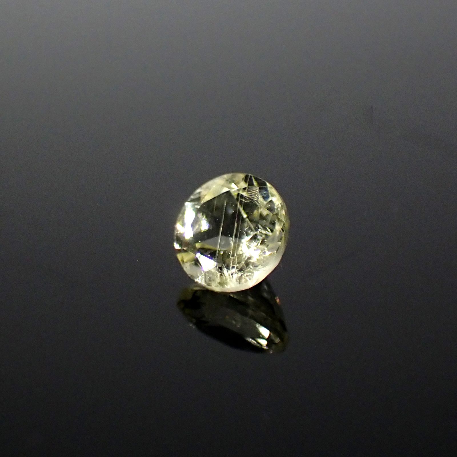 イエローダンビュライト タンザニア産 0.26ct[240125456]3.9x3.9mm前後