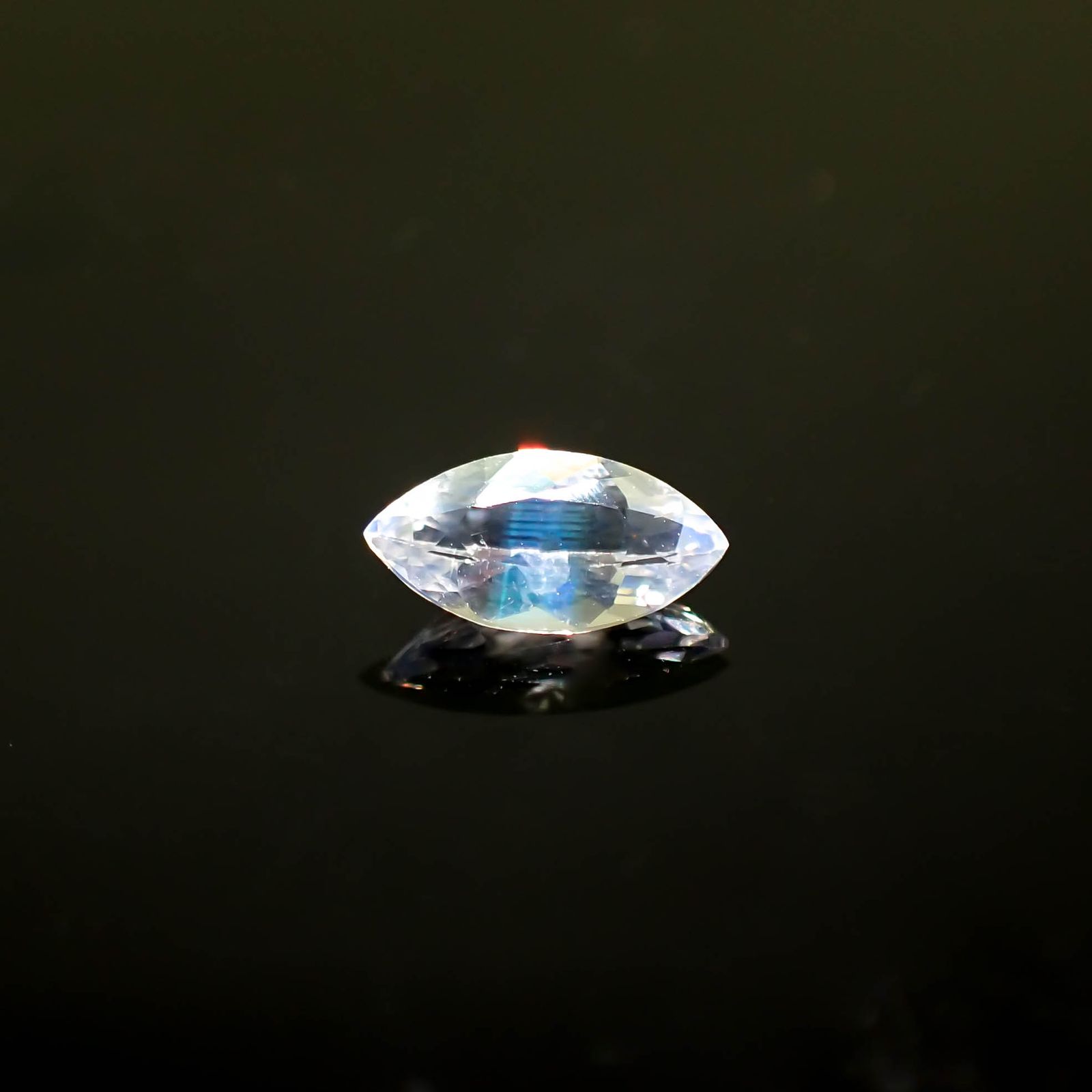 レインボームーンストーン ザンビア産 0.45ct[231224803]8x4mm前後