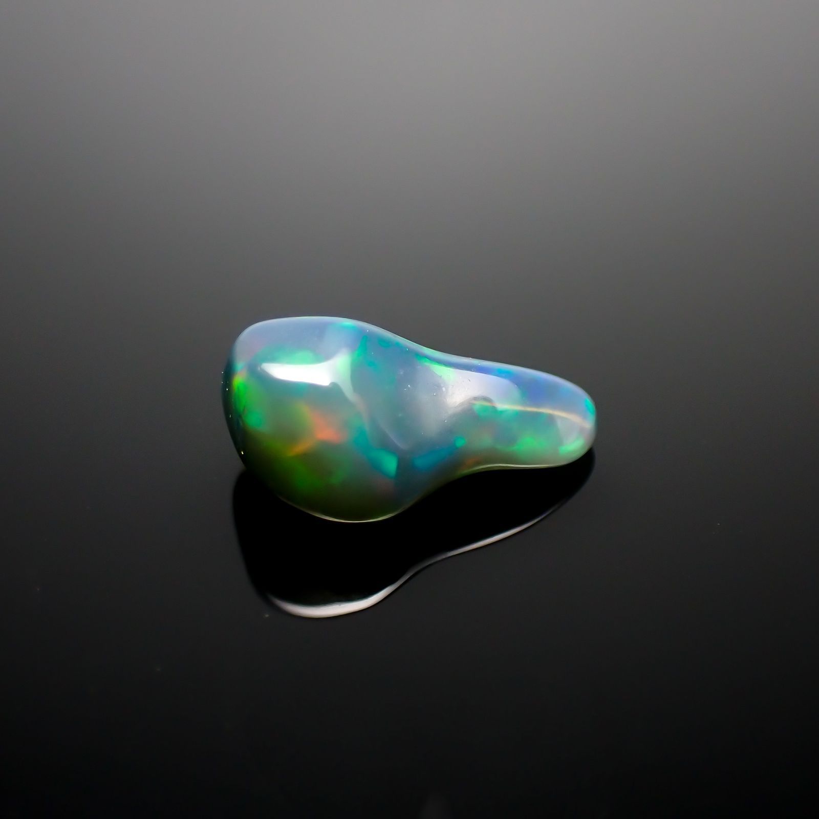 ◇バロック型◇ブラックオパール(宝石名オパール/加熱処理) エチオピア産 1.20ct 識別済[210913253]11×5mm前後