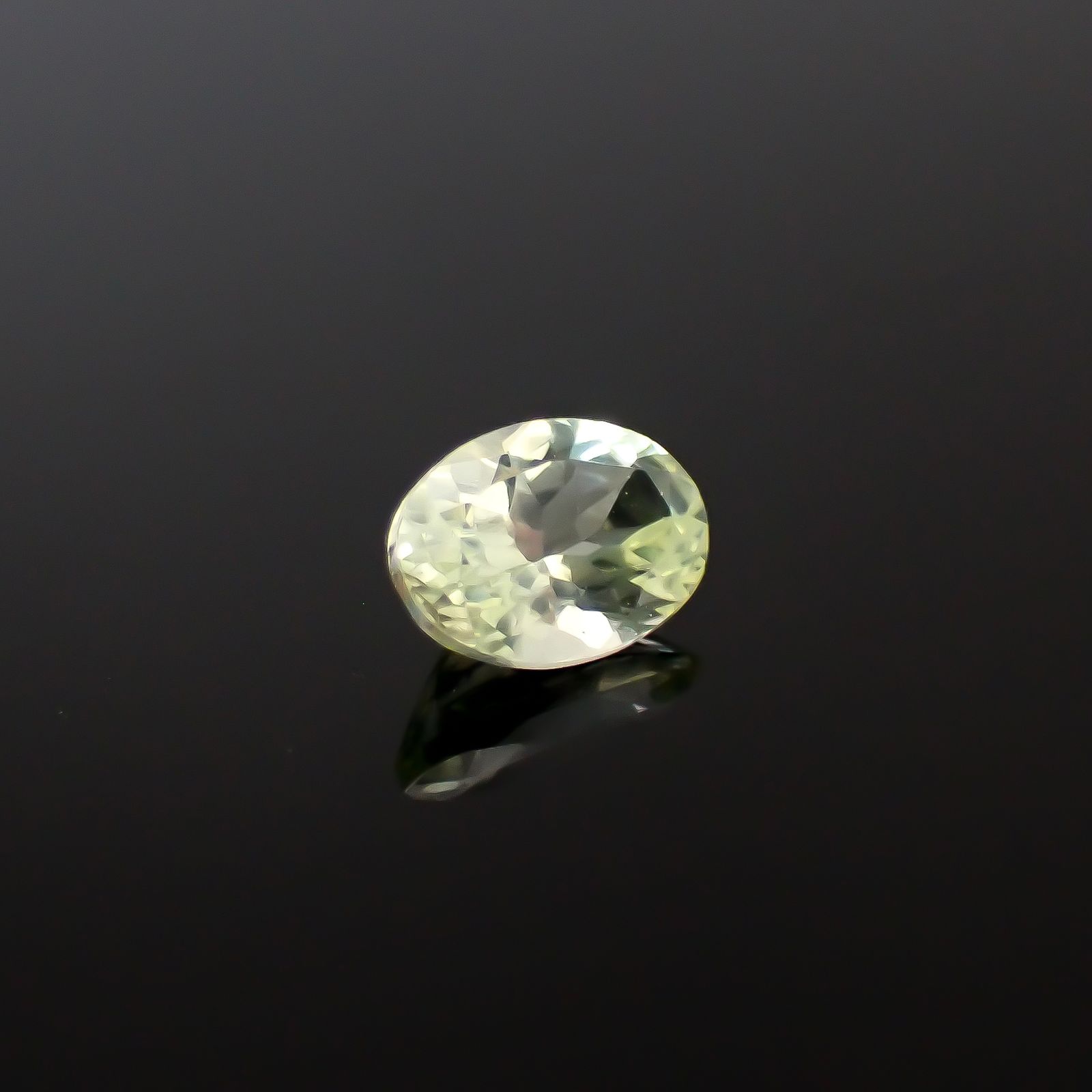 クリソベリルキャッツアイ スリランカ産 0.52ct [250329924]5.8x4.1mm前後