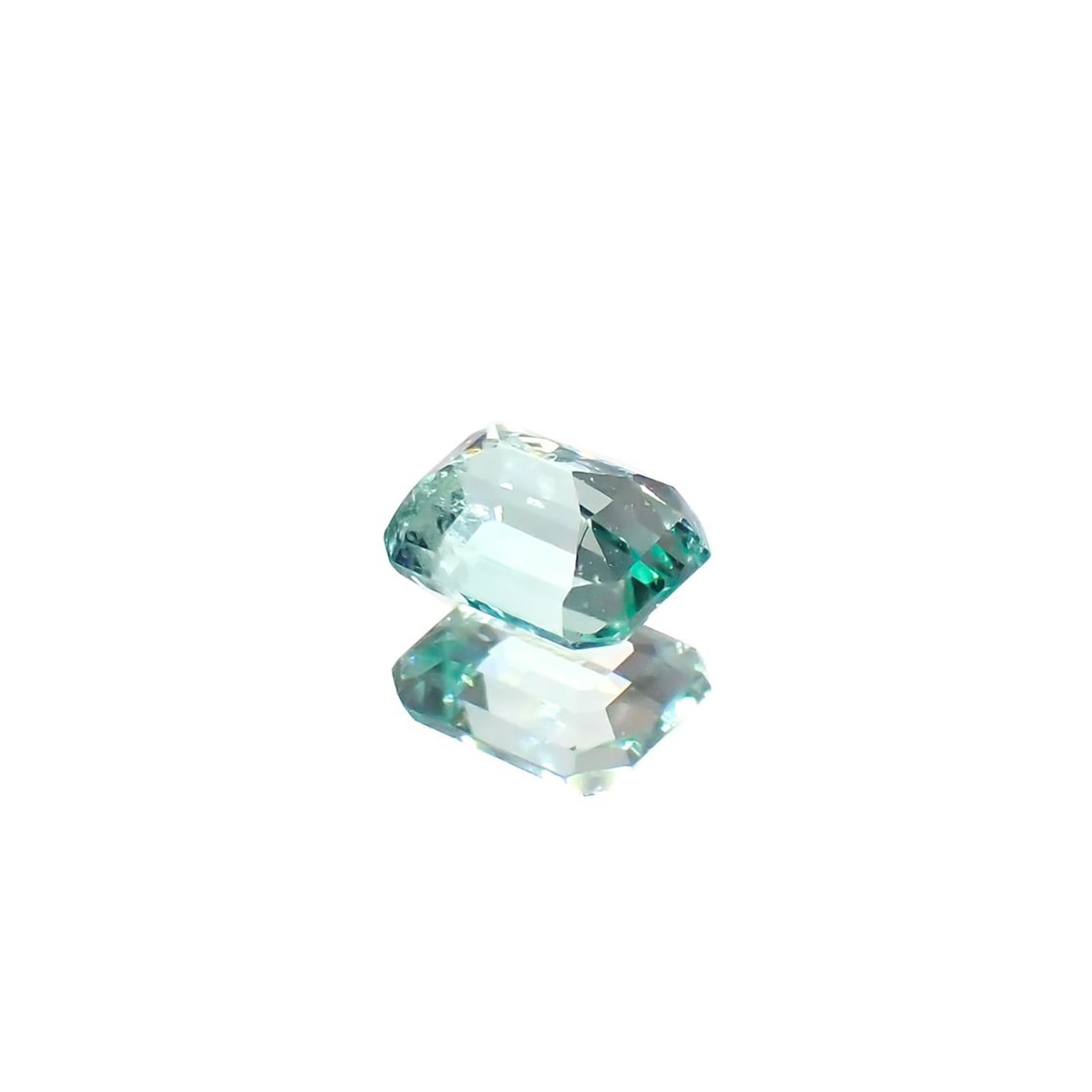 パステルカラーエメラルド コロンビア産 0.18ct / 3.7x2.9mm前後 [260225954]
