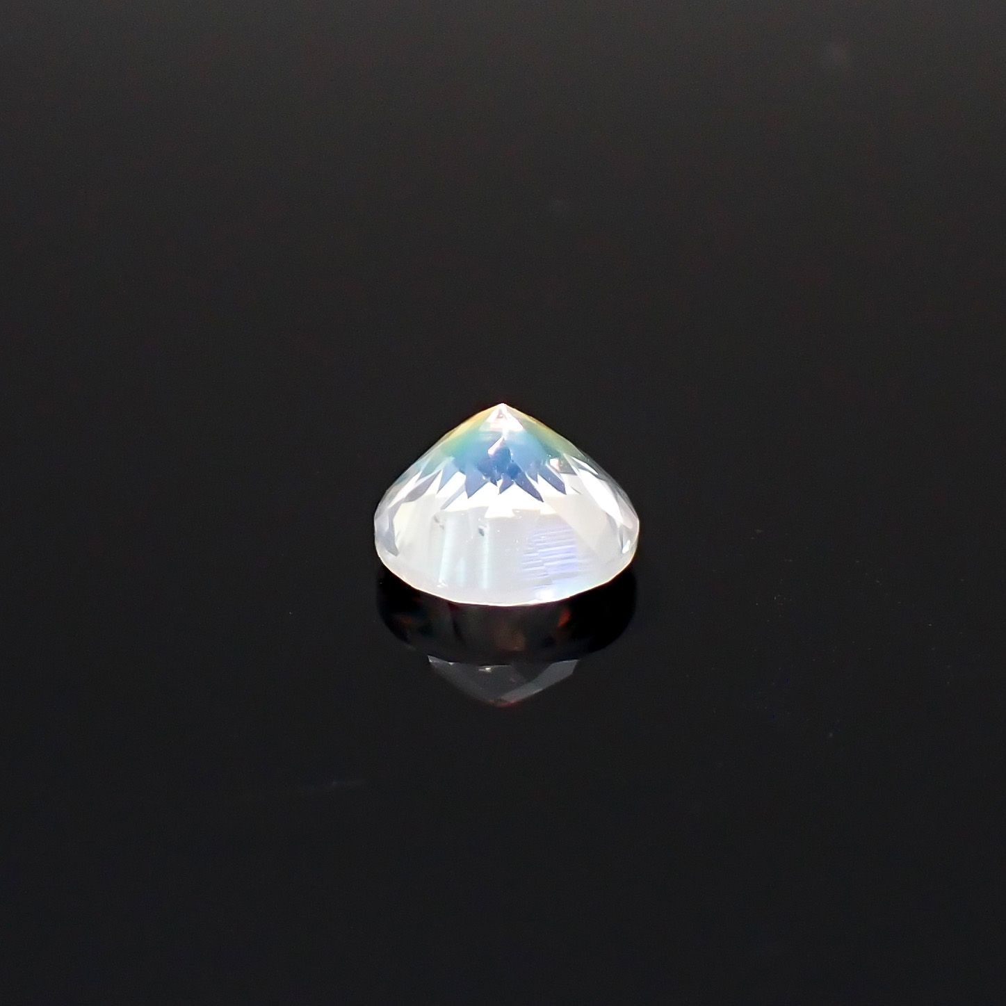 レインボームーンストーン マダガスカル産 1.14ct / 6.9x6.9mm前後 [260632383]
