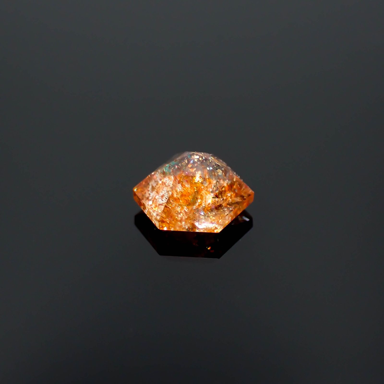 ◇ヘキサゴンカット◇イリュージョンサンストーンイリュージョンサンストーン タンザニア産 0.50ct[230320960]4.9x4.8mm前後
