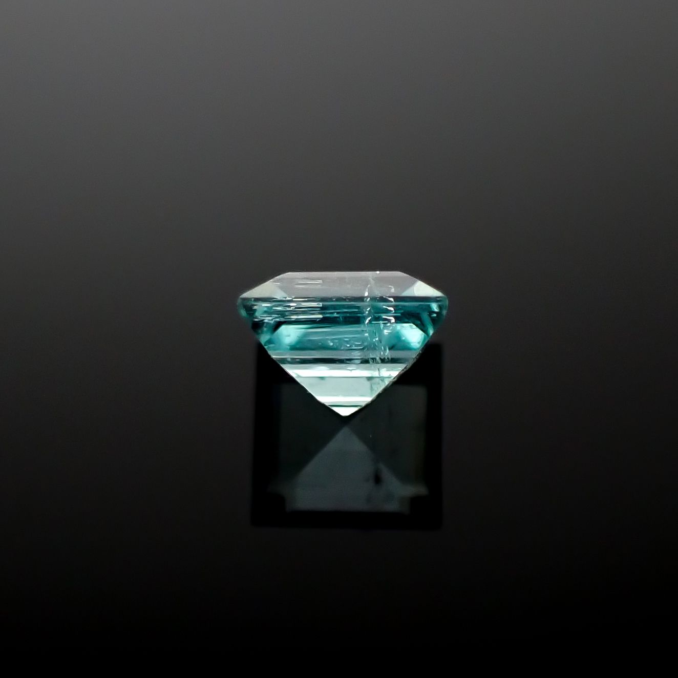 パライバトルマリン ブラジル・キントス鉱山産 0.35ct[240928723]4x3.9mm前後