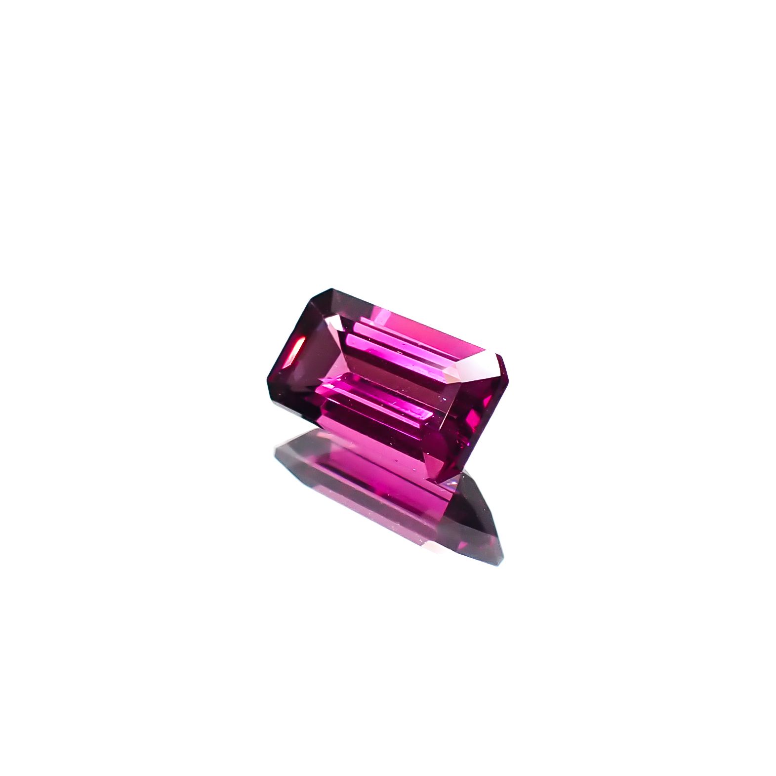 グレープガーネット(宝石名ガーネット)ブラジル産 0.75ct 識別済[241229640]7x3.7mm前後