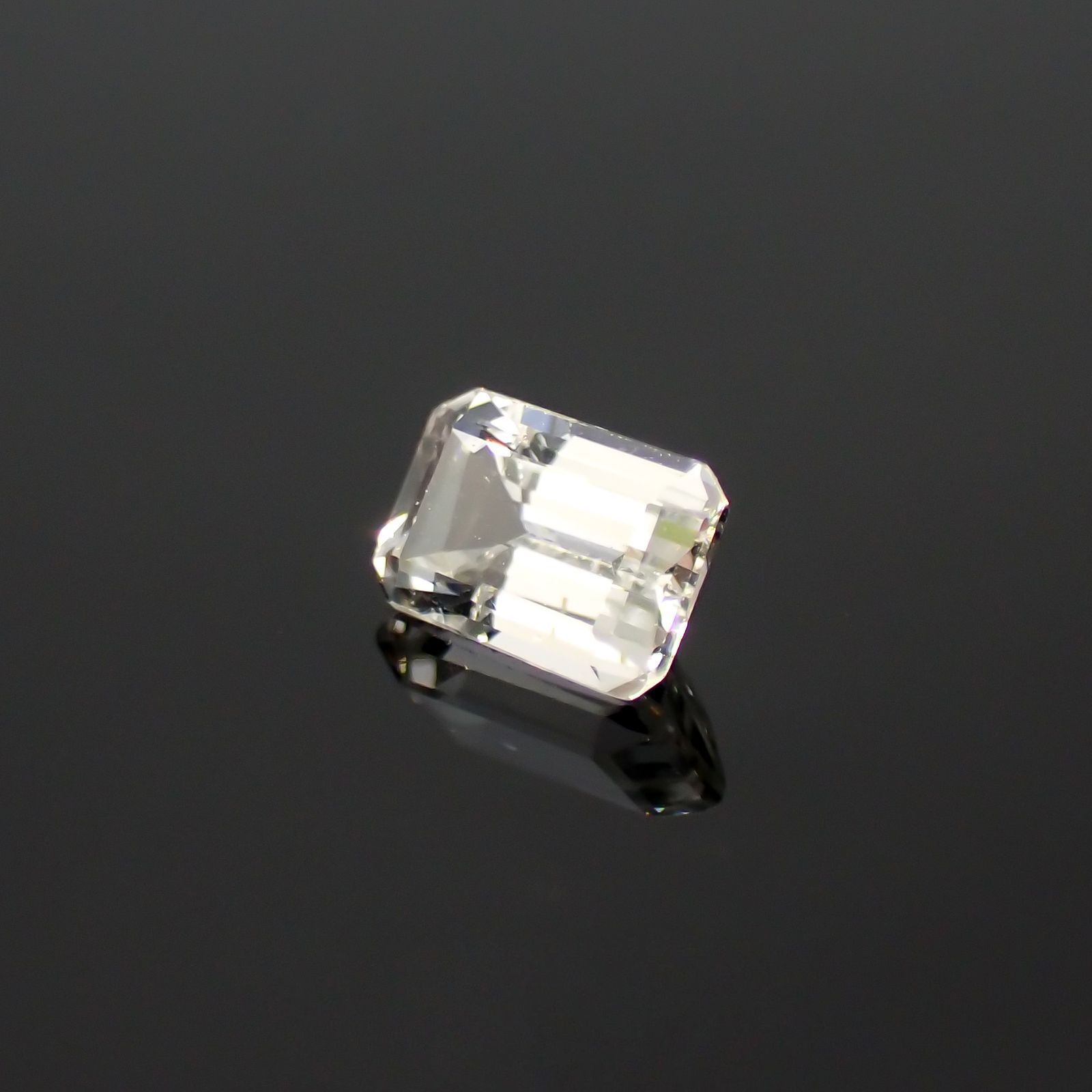 リューコガーネット(宝石名ホワイト グロッシュラー・ガーネット)ビルマ産 0.29ct 識別済[220616319]4.4x2.9mm前後