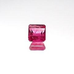 レッドベリル(宝石名レッド・ベリル)アメリカ・ユタ州ワーワーマウンテン産 0.108ct ソ付(彩珠)[231023928]2.7x2.7mm前後