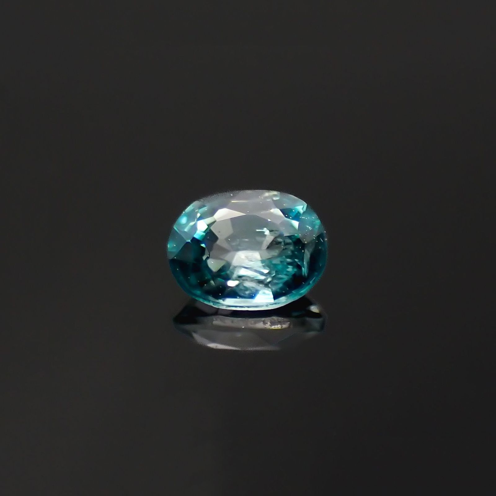 グランディディエライト(宝石名グランディディエライト)マダガスカル産 識別済 0.12ct / 3.5x2.7mm前後 [260420106]