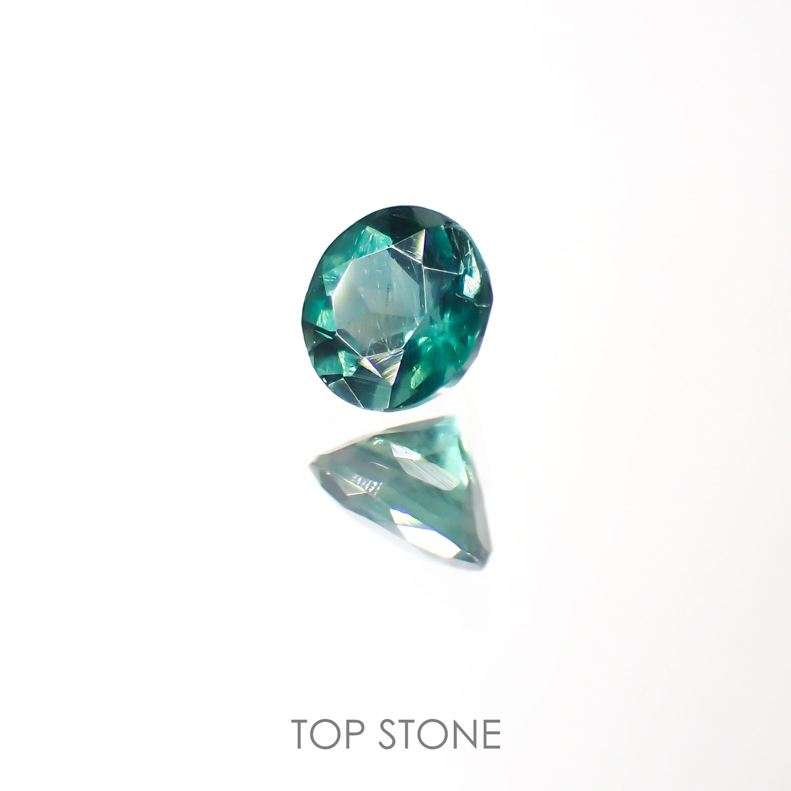 グリーンアパタイト(ノーブルモロキサイト)(宝石名アパタイト) マダガスカル産 0.27ct 識別済[211013535]4×4mm前後