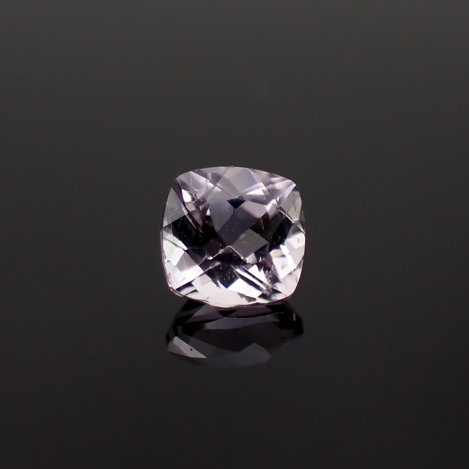 マリアライト フルオレッセンス(宝石名スキャポライト)スリランカ産 識別済 0.53ct / 5x4.9mm前後 [251021678]