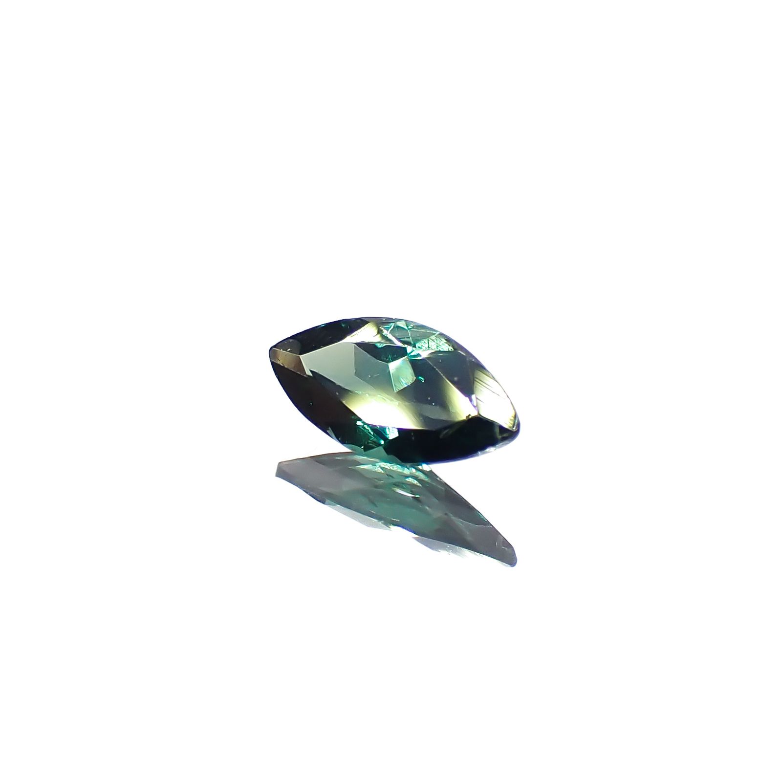 ベキリーブルーガーネット（カラーチェンジガーネット アレキタイプ） マダガスカル・ベキリー産 0.21ct[240628285]5.8x2.9mm前後