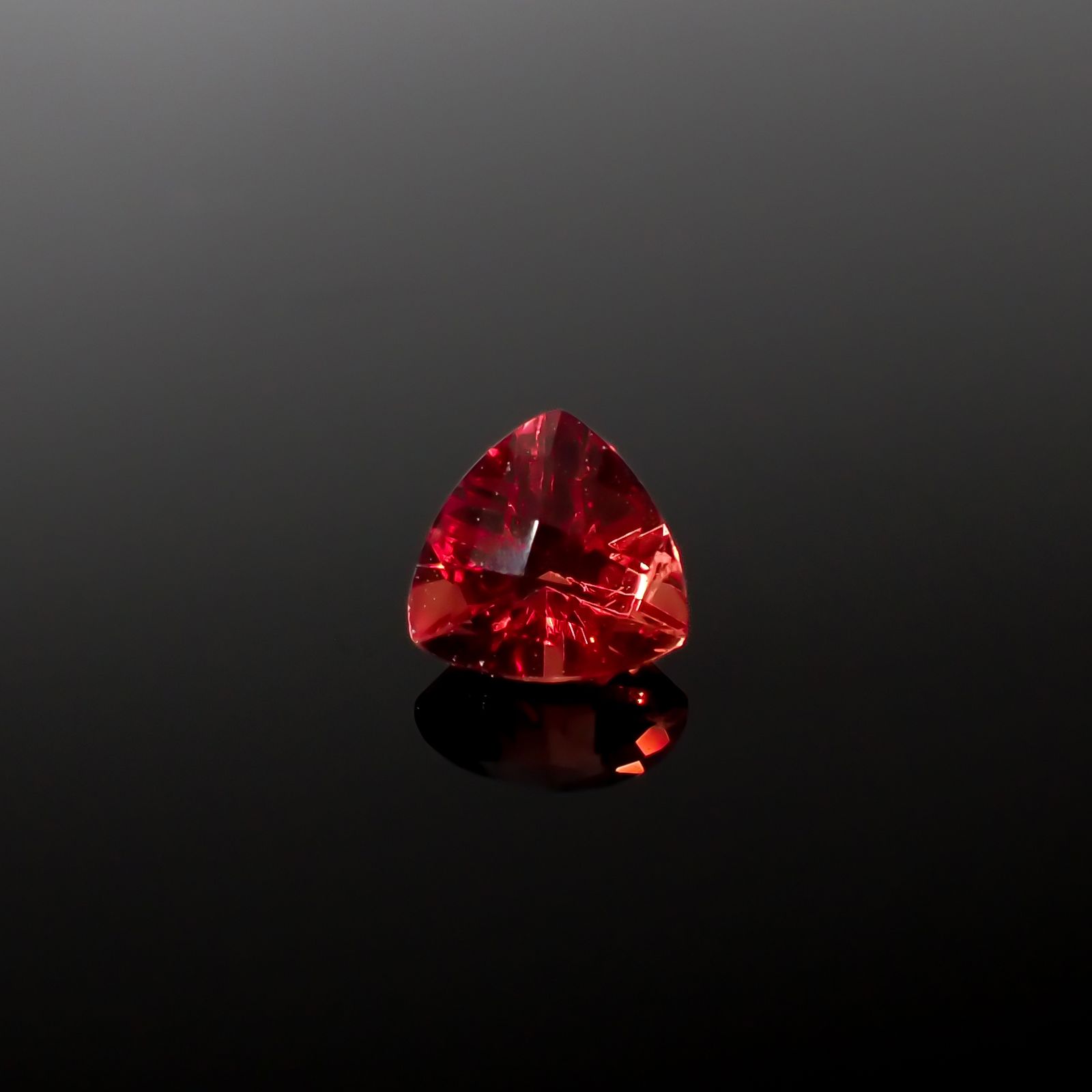 ◇チェッカーカット◇アンデシン(宝石名アンデシン/ラブラドライト)チベット産 0.73ct 識別済[240225970]6.1x6mm前後