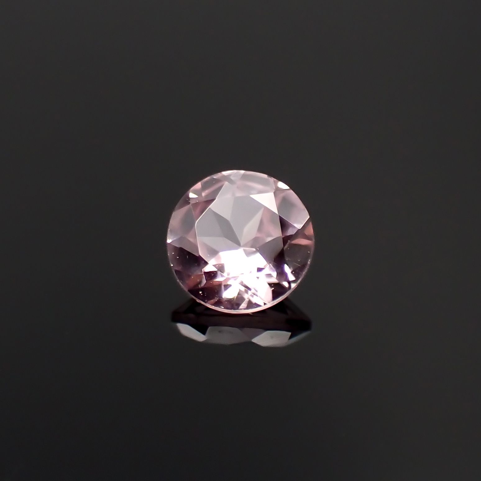 ドラゴンガーネット タンザニア産 0.43ct[231023691]4.6x4.6mm前後