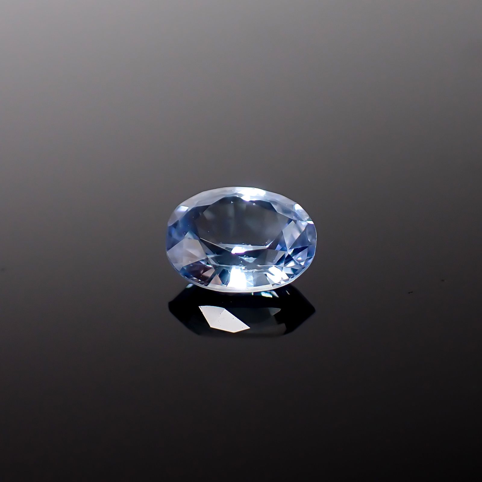 アイスブルーサファイア スリランカ/マダガスカル産 0.80ct / 6.3x4.8mm前後 [260732589]