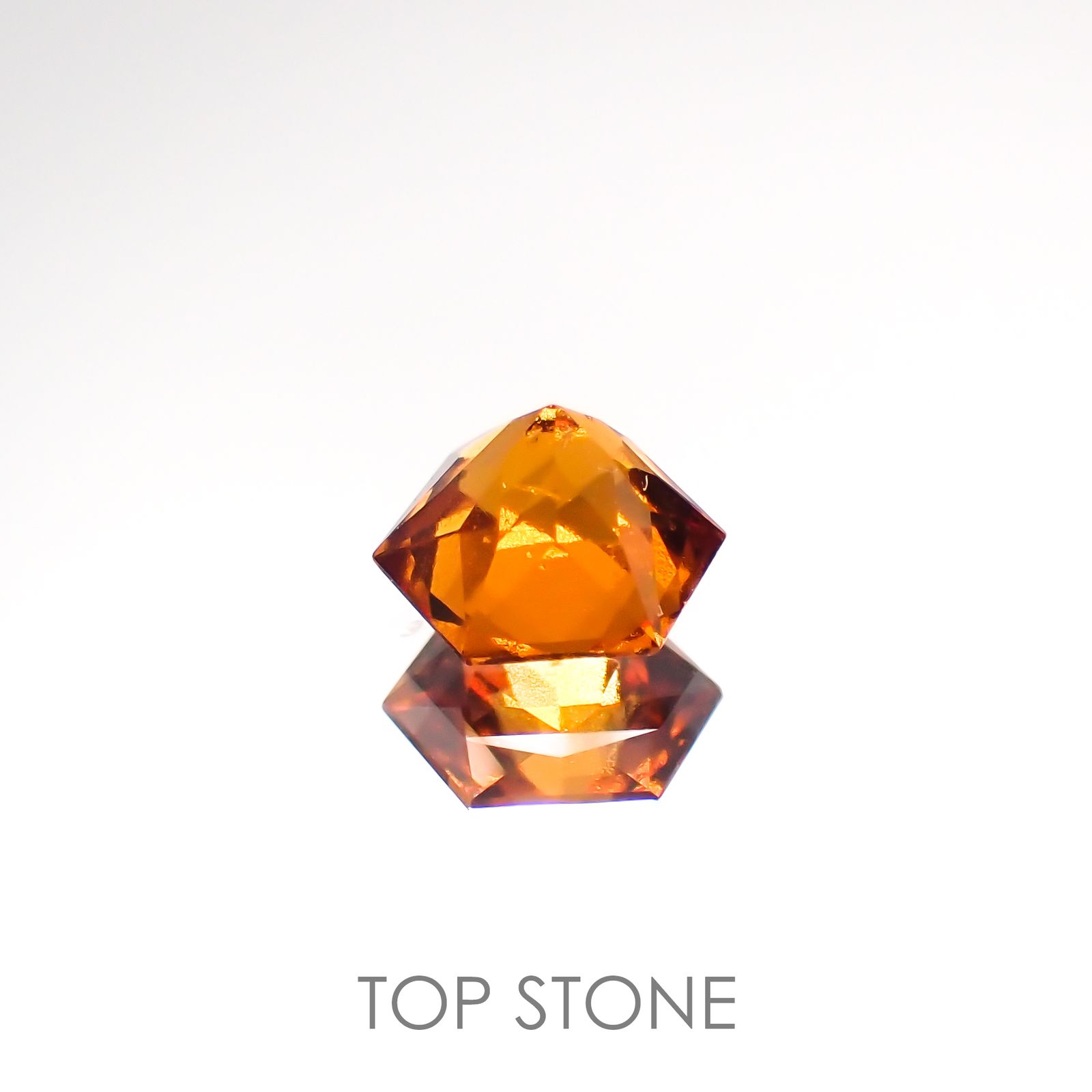 ◇ヘキサゴンカット◇ヘソナイトガーネット(宝石名ガーネット) スリランカ産 0.93ct 識別済[210812681]5.5×5.5mm前後