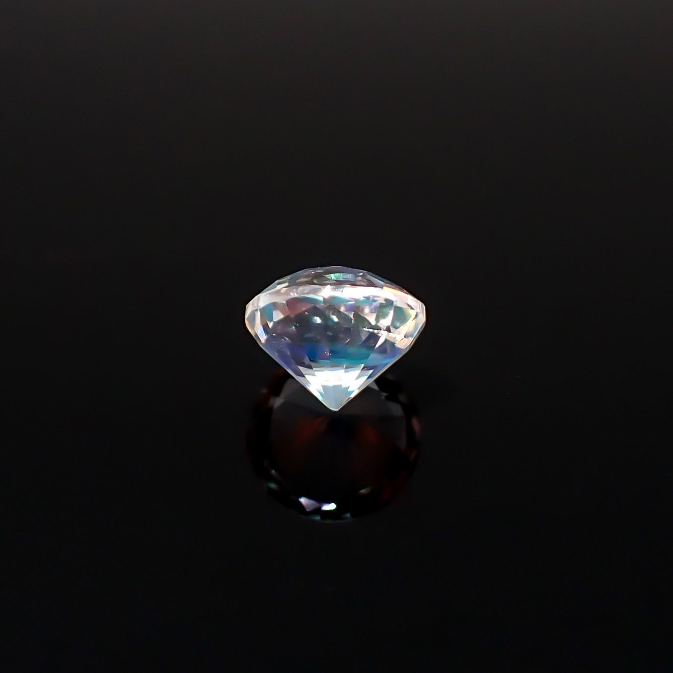 レインボームーンストーン マダガスカル産 0.88ct / 6.1x6.1mm前後 [260632385]